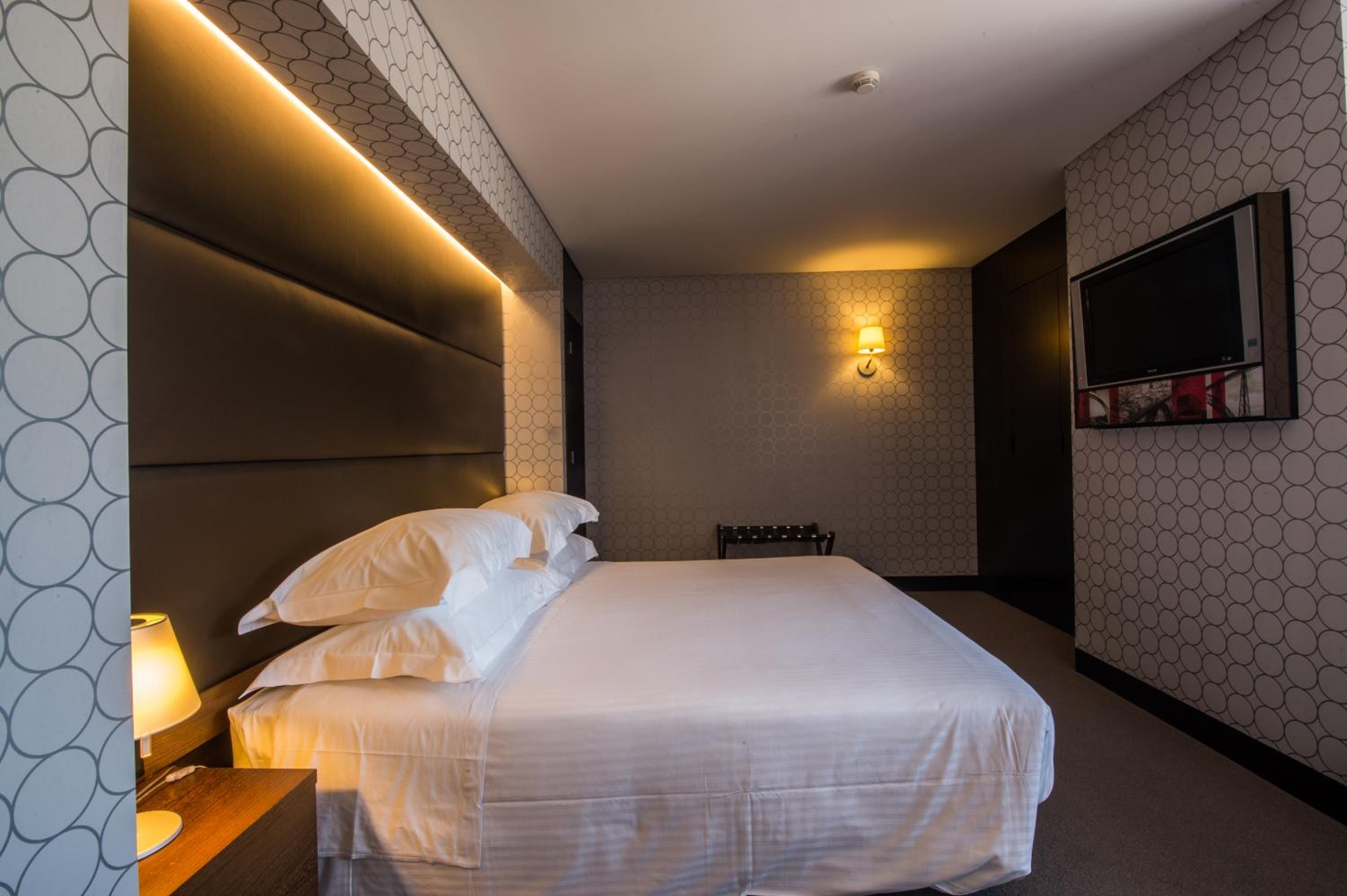 Deluxe Suite - Photo 1