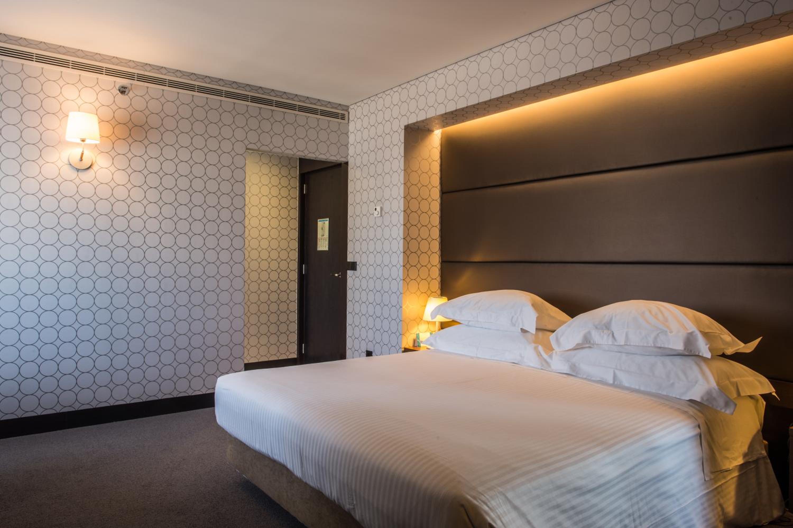 Deluxe Suite - Photo 3