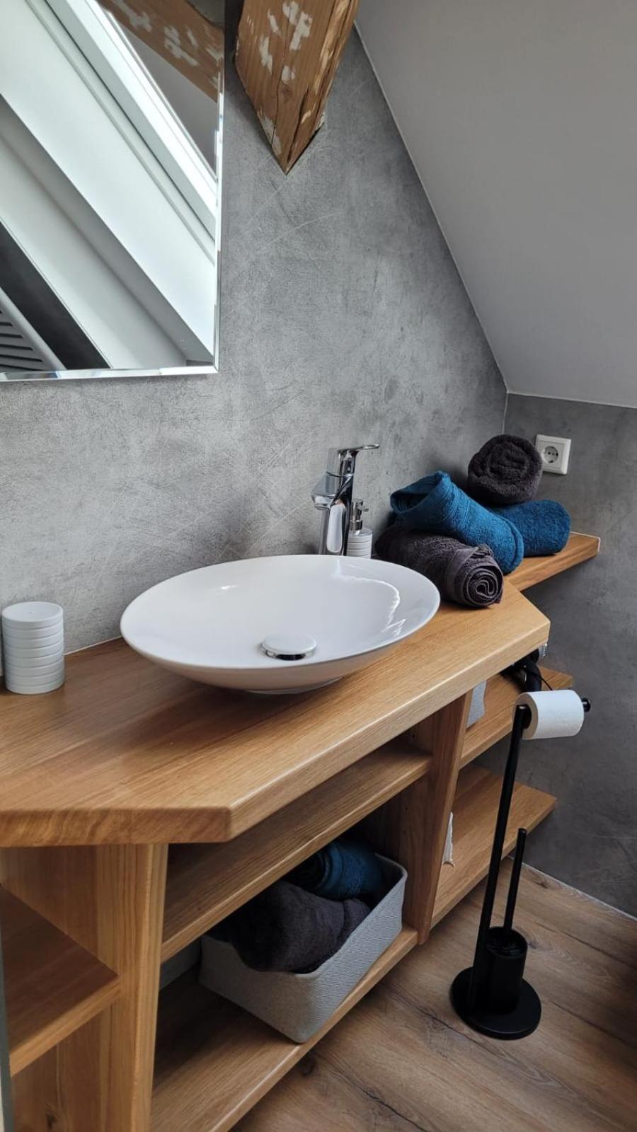 One-Bedroom Apartment with View photo 2