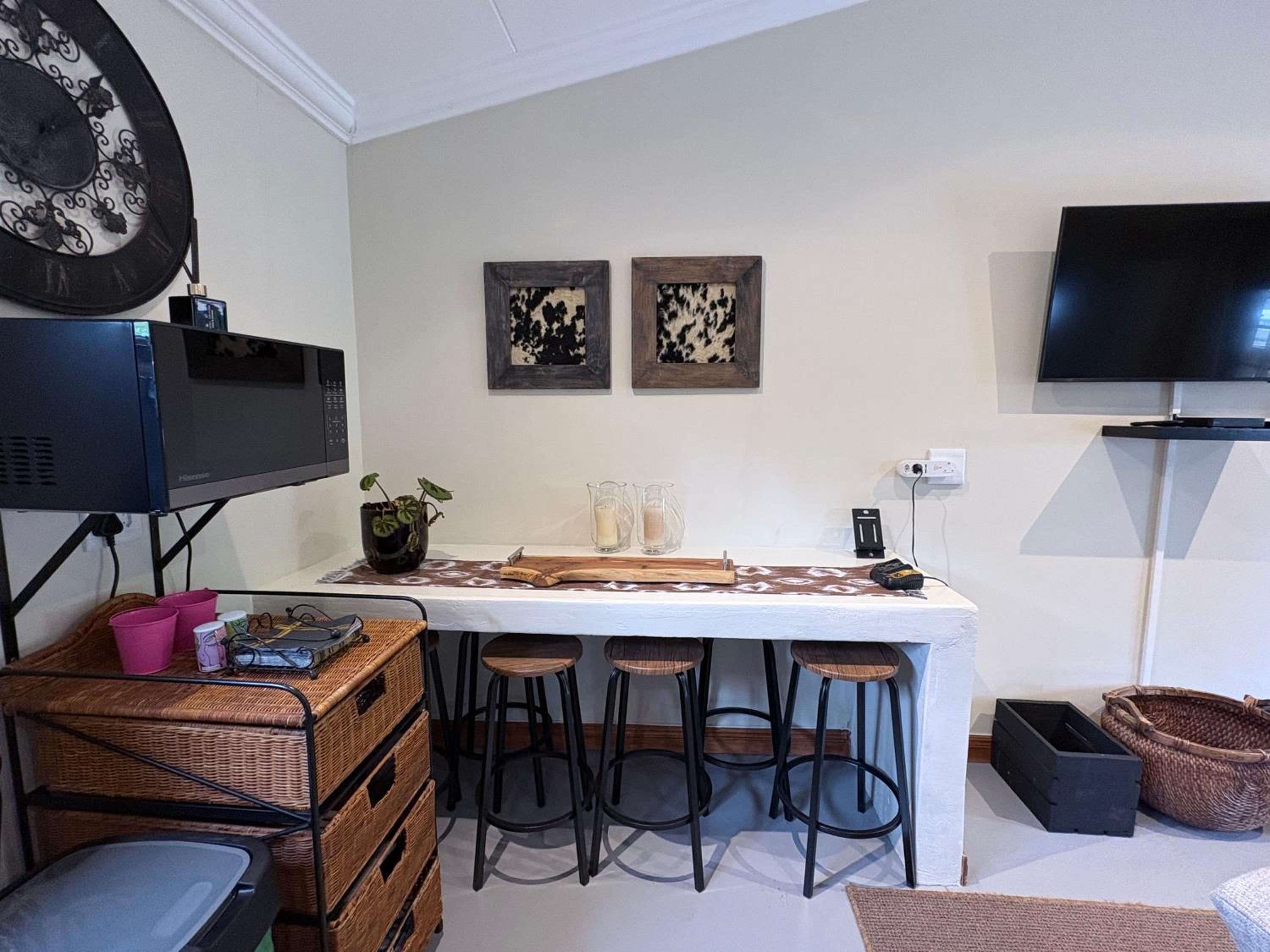 Deluxe Two-Bedroom Apartment with Garden View photo 2