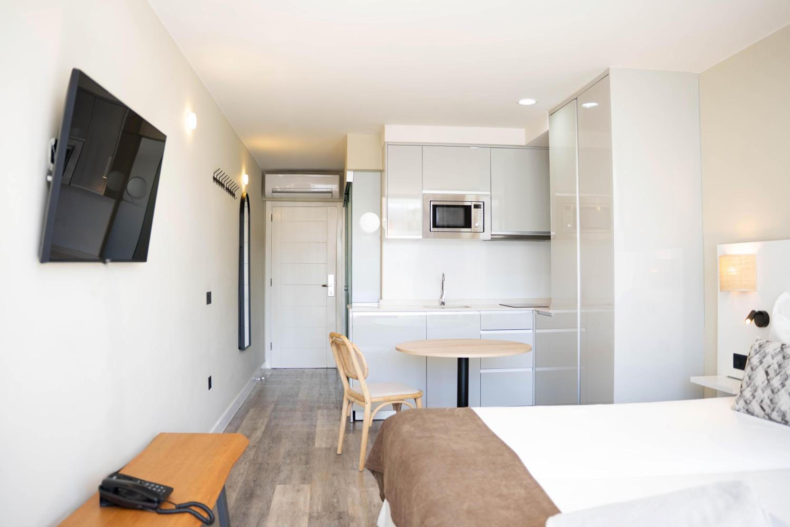 Junior Suite Individual (1 Adult)