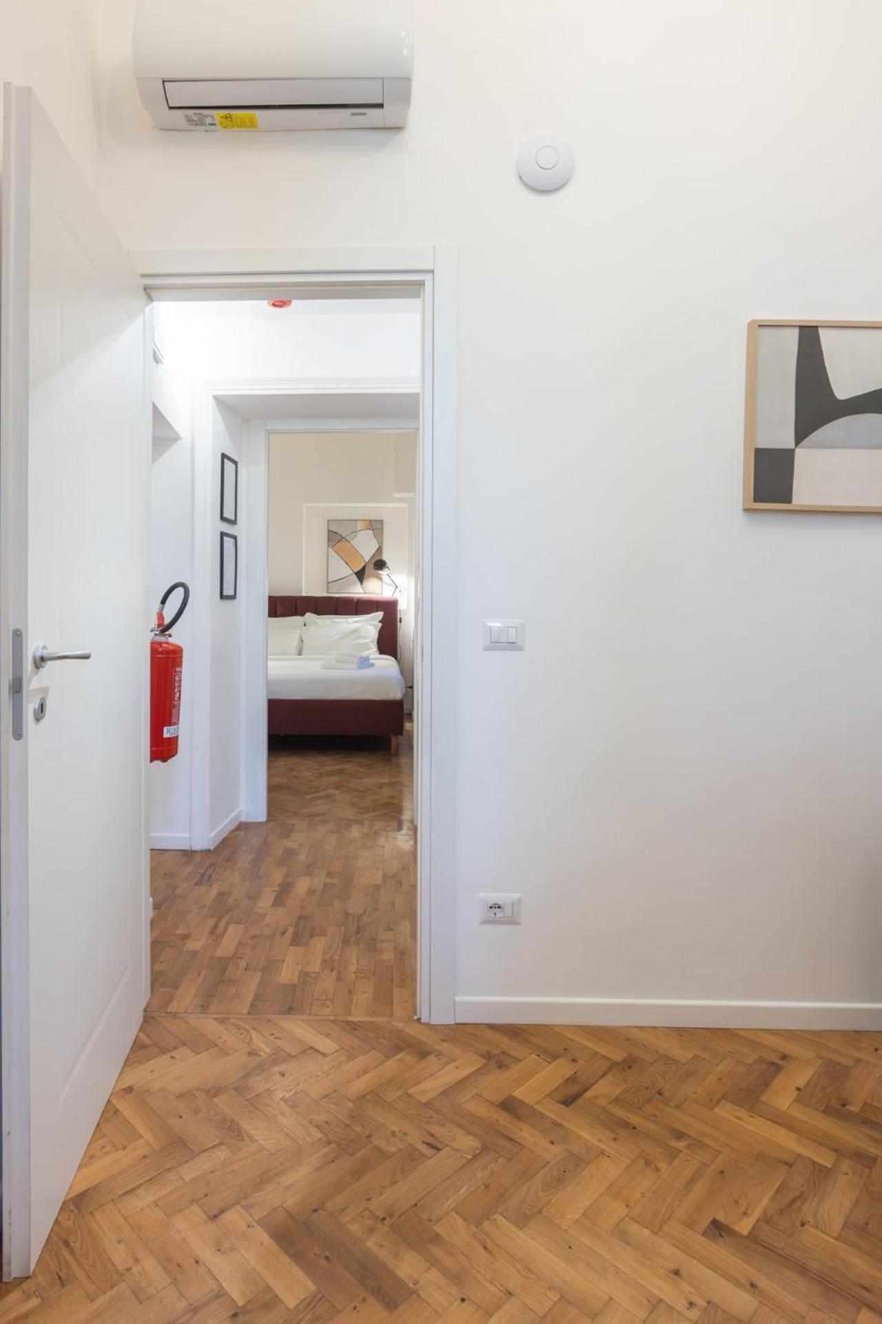 One-Bedroom Standard Apartment photo 1