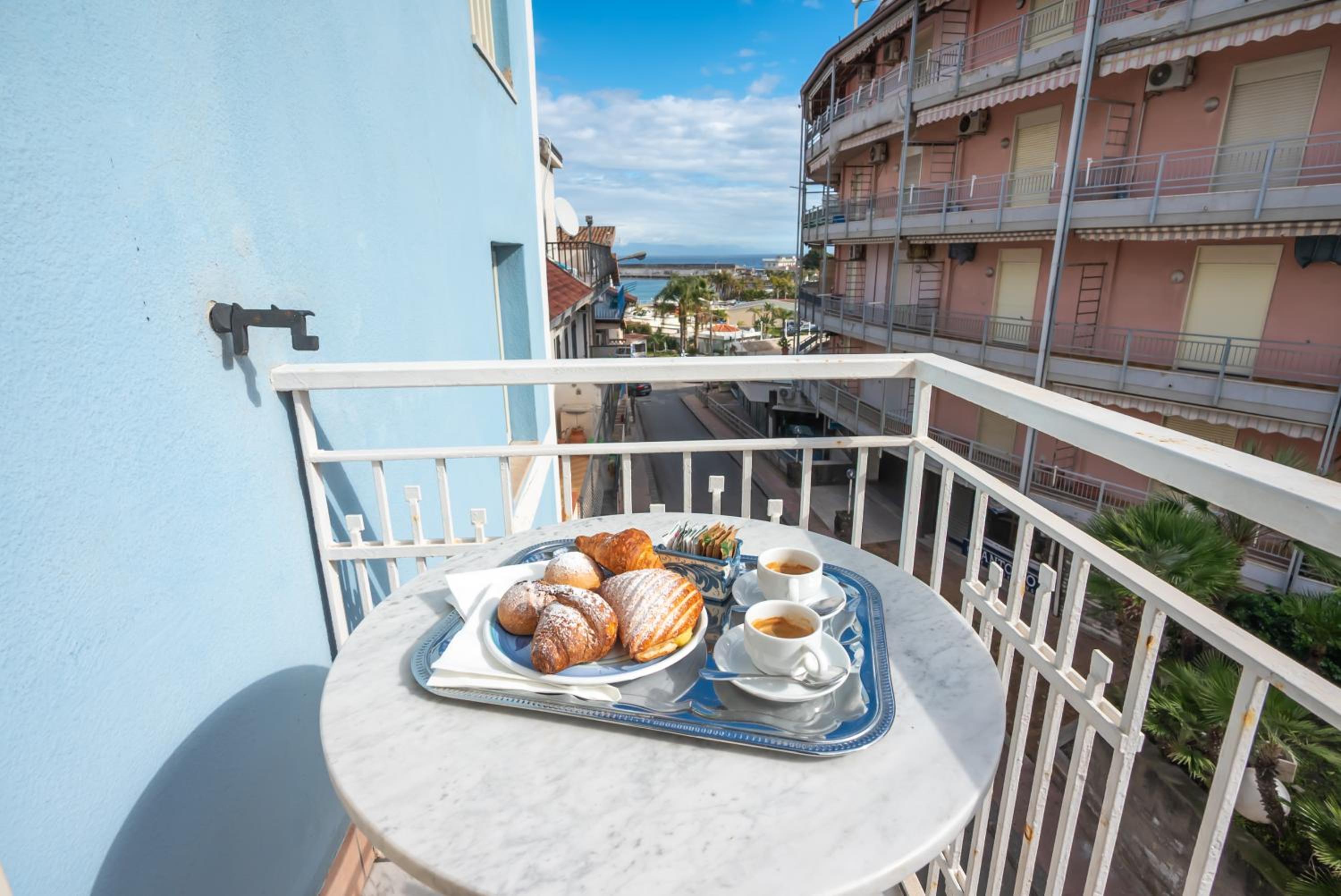 Double Room with Balcony and Sea View