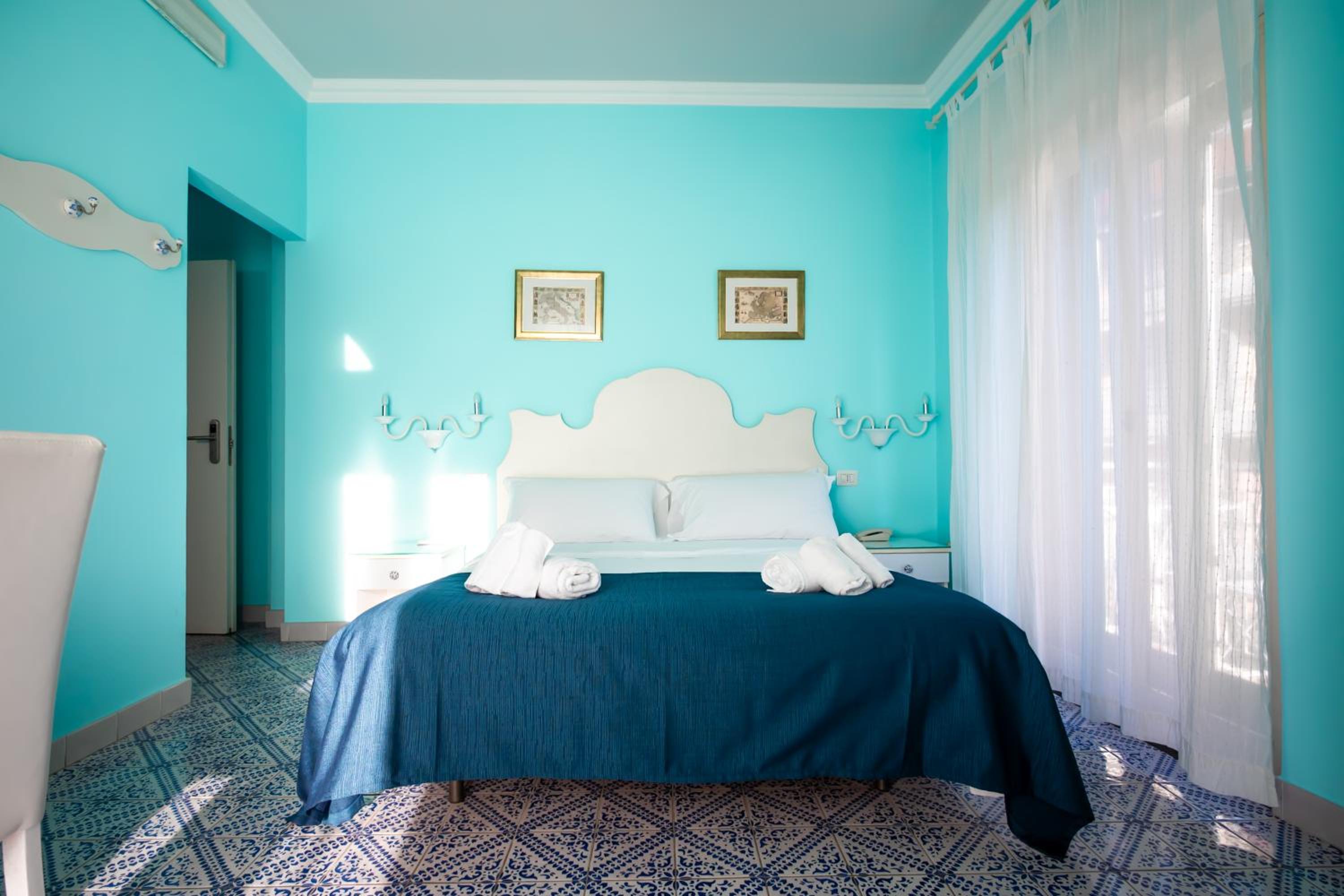 Double Room with Balcony and Sea View photo 3