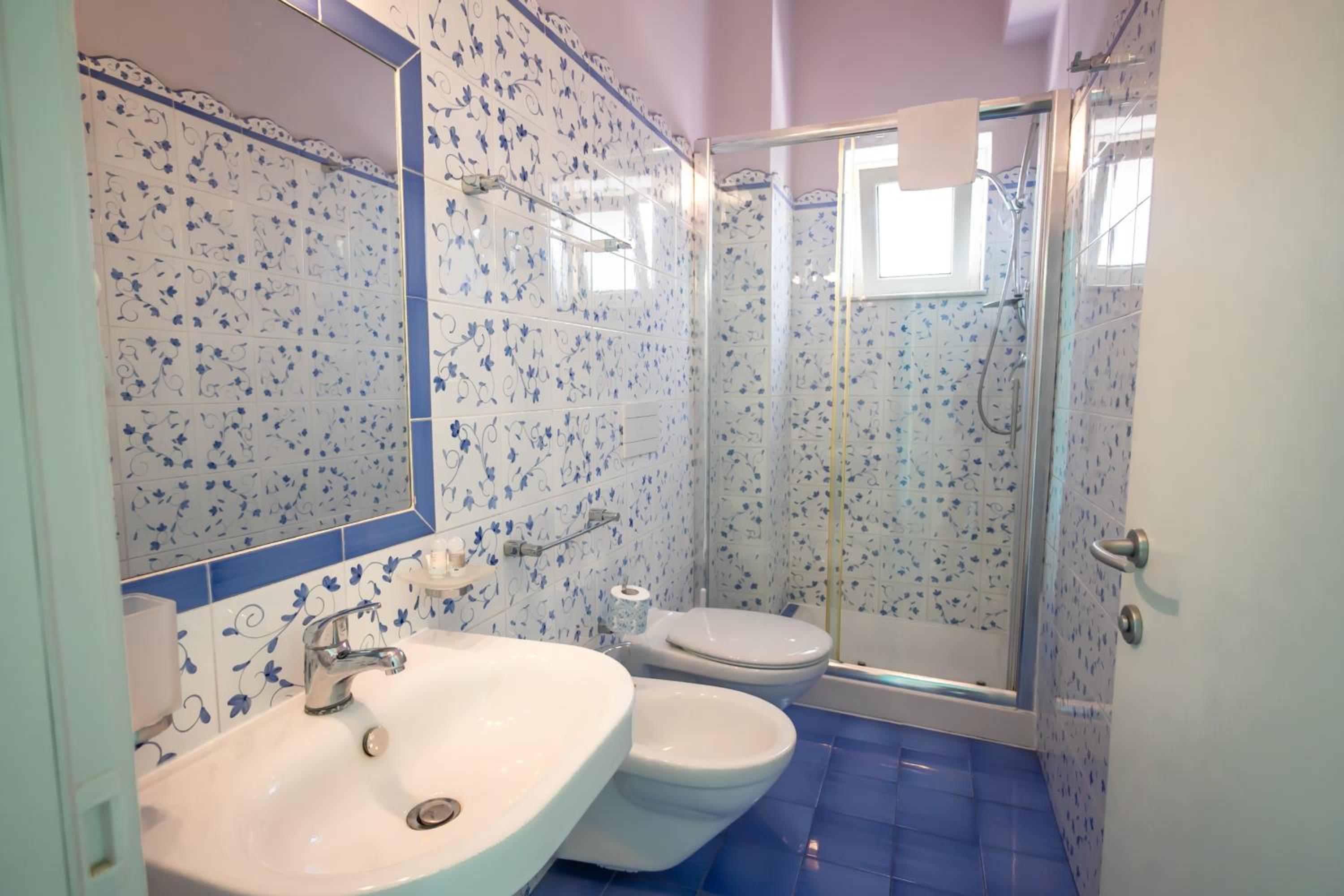 Double Room with Balcony and Sea View photo 2