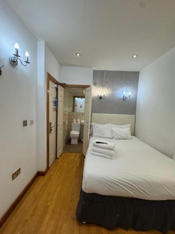 Large Double Room photo 3