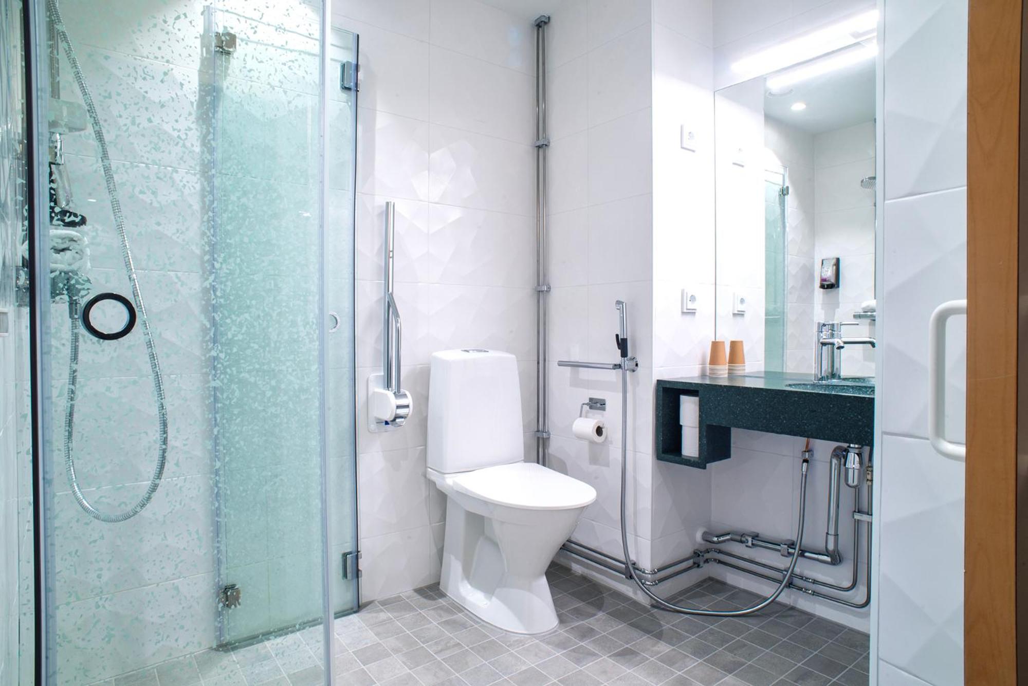 Twin Room - Disability Access photo 3