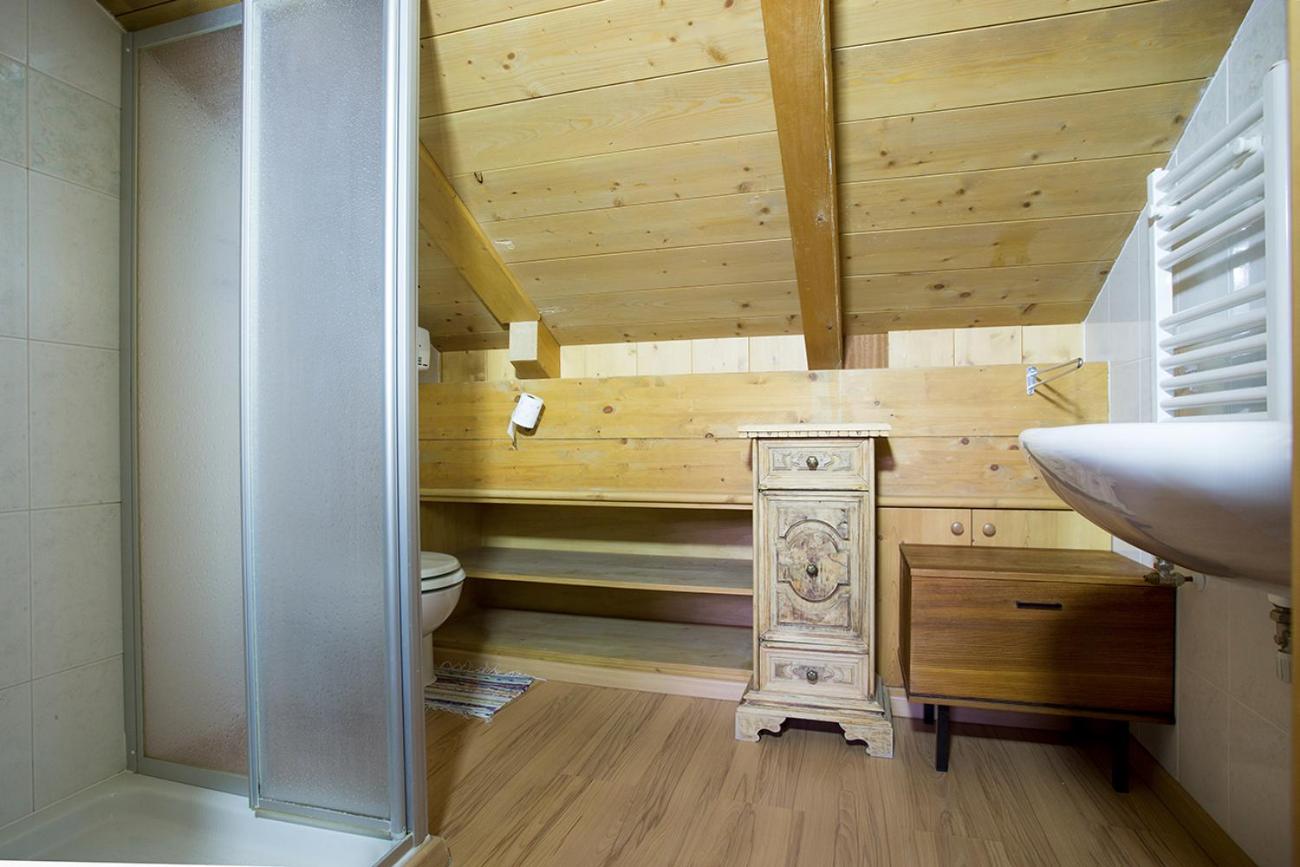 Two-Bedroom Apartment - Split Level photo 3