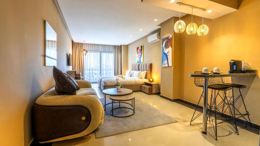 Deluxe Suite - Photo 3