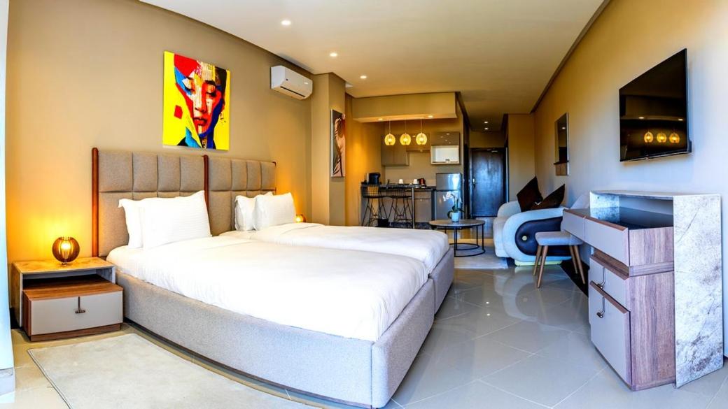 Deluxe Suite - Photo 1