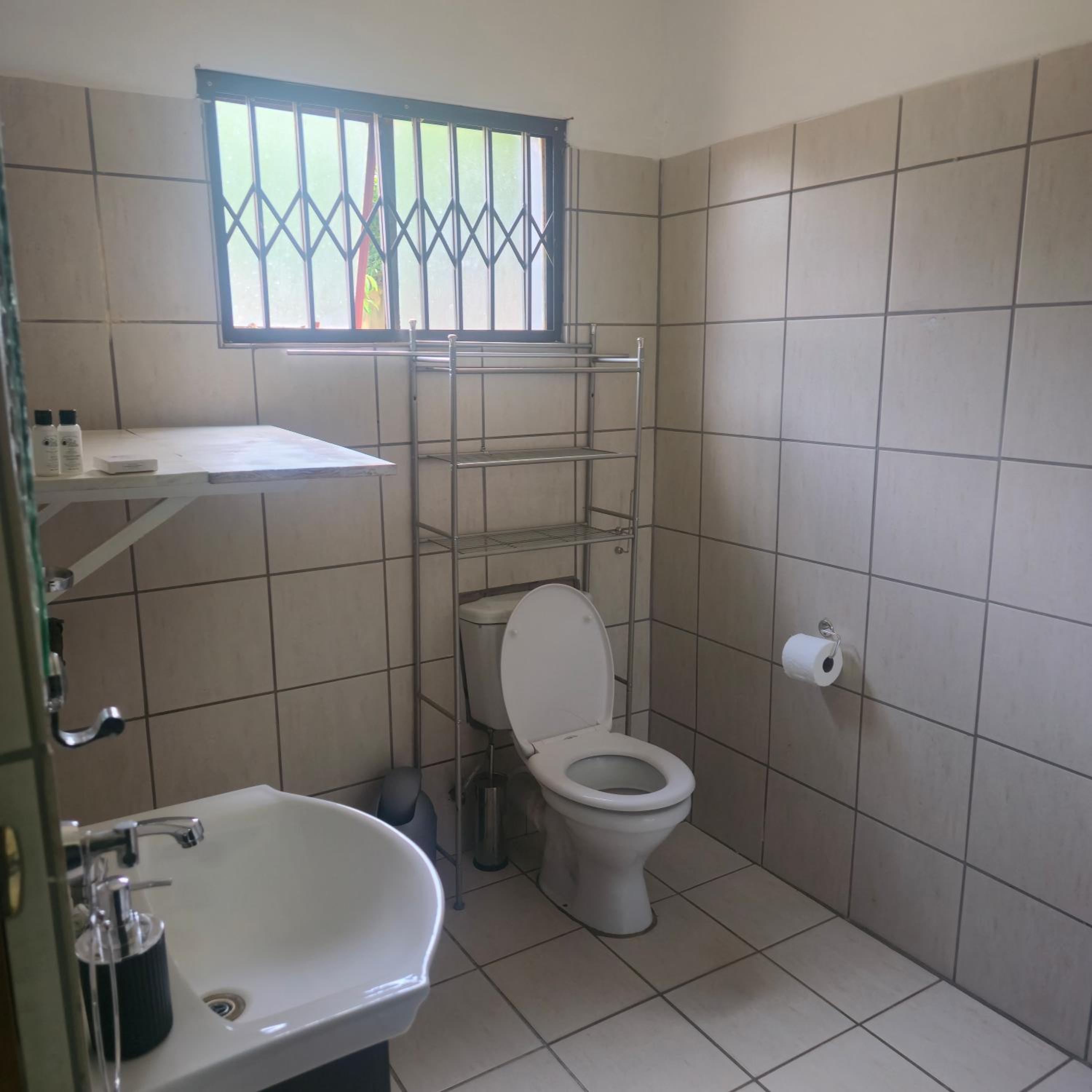 Classic One-Bedroom Apartment with King Bed photo 2