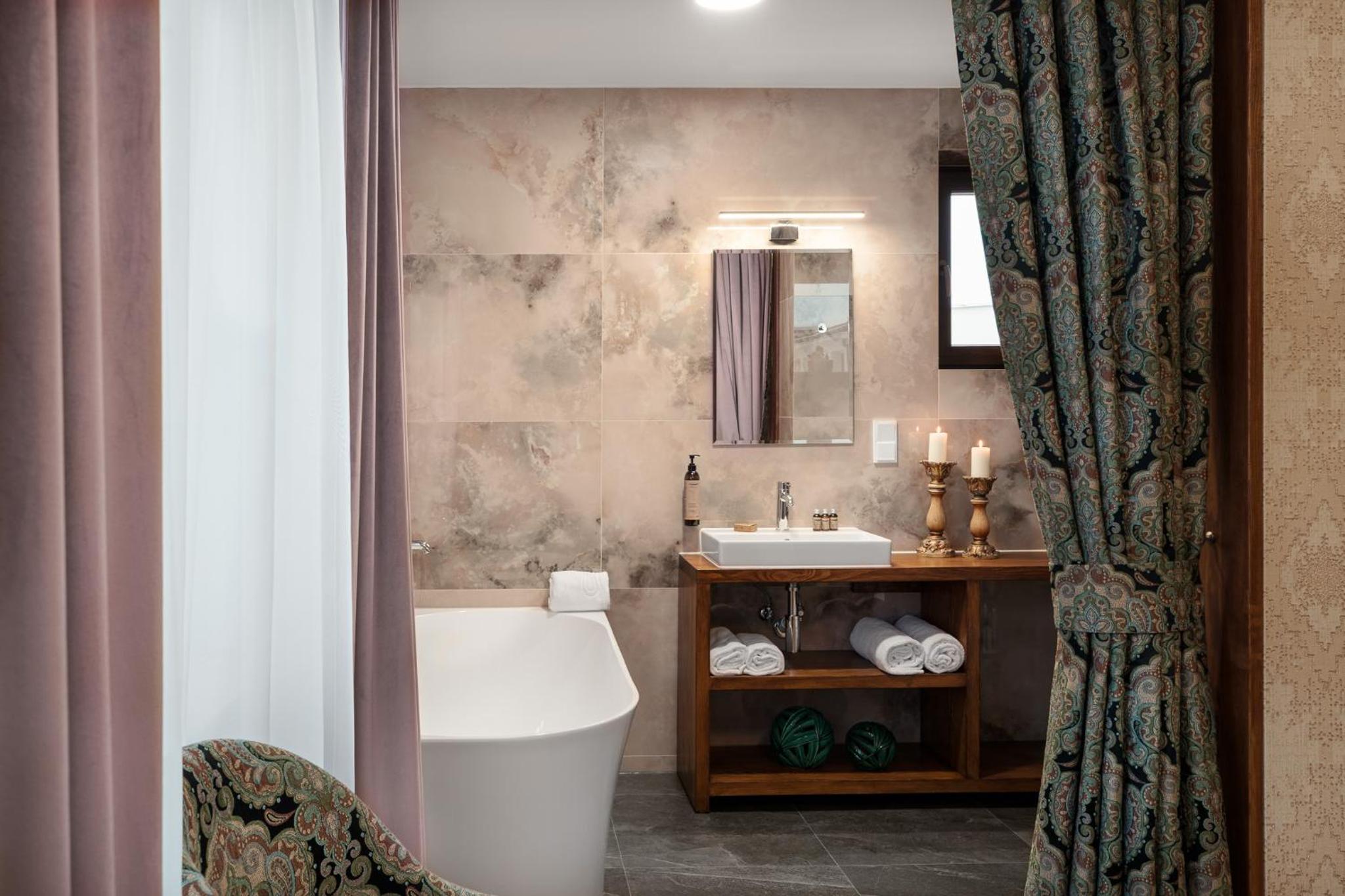 Deluxe Suite photo 3