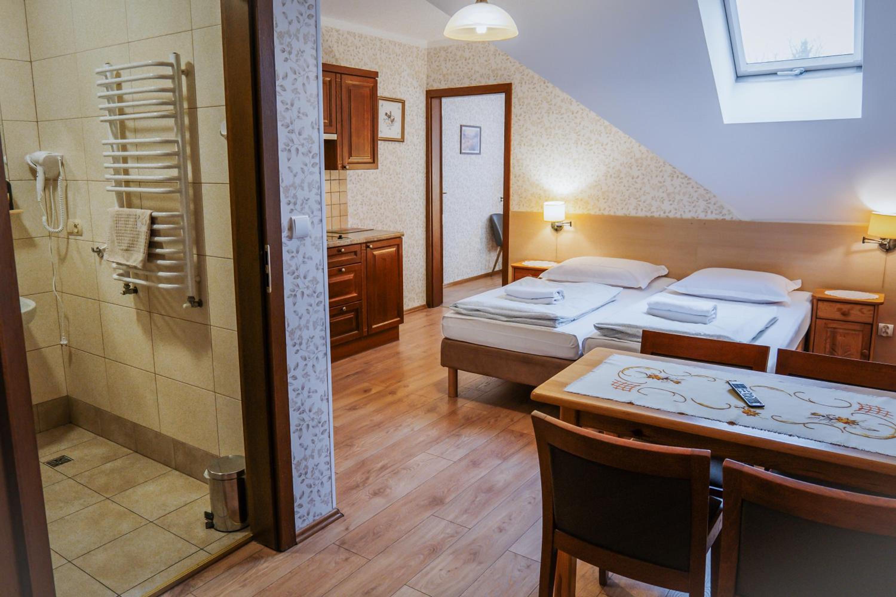 Family Room with Private Bathroom photo 2