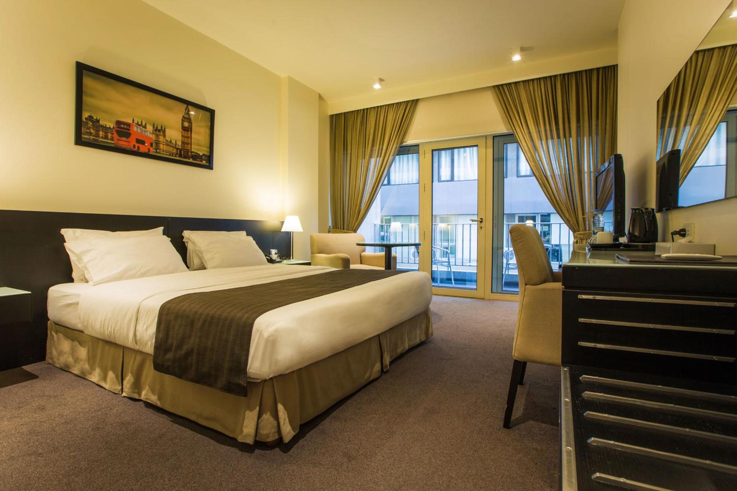 Deluxe King Room photo 1