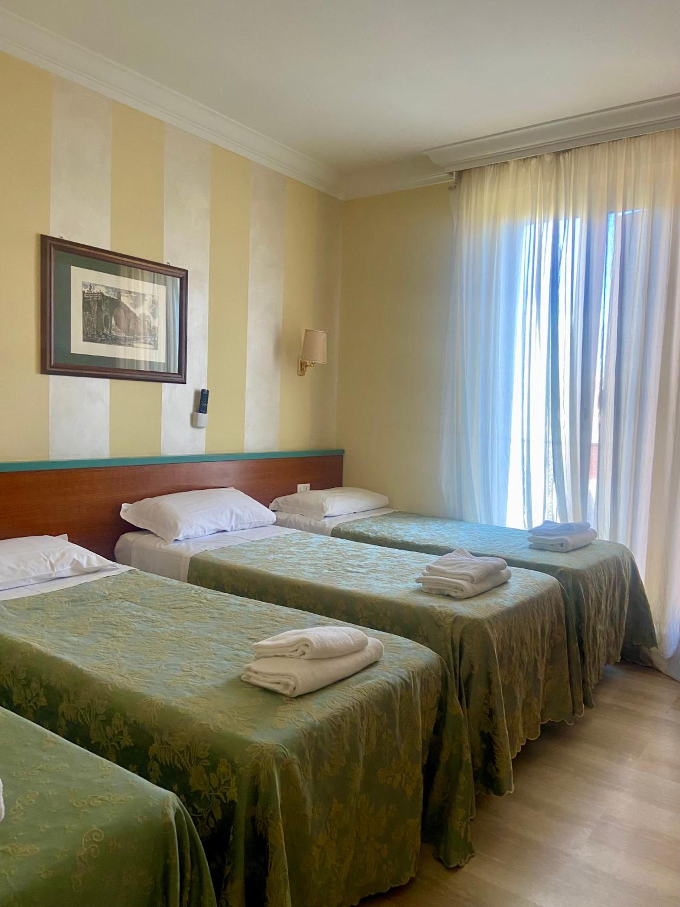 Quadruple Room with Balcony photo 3