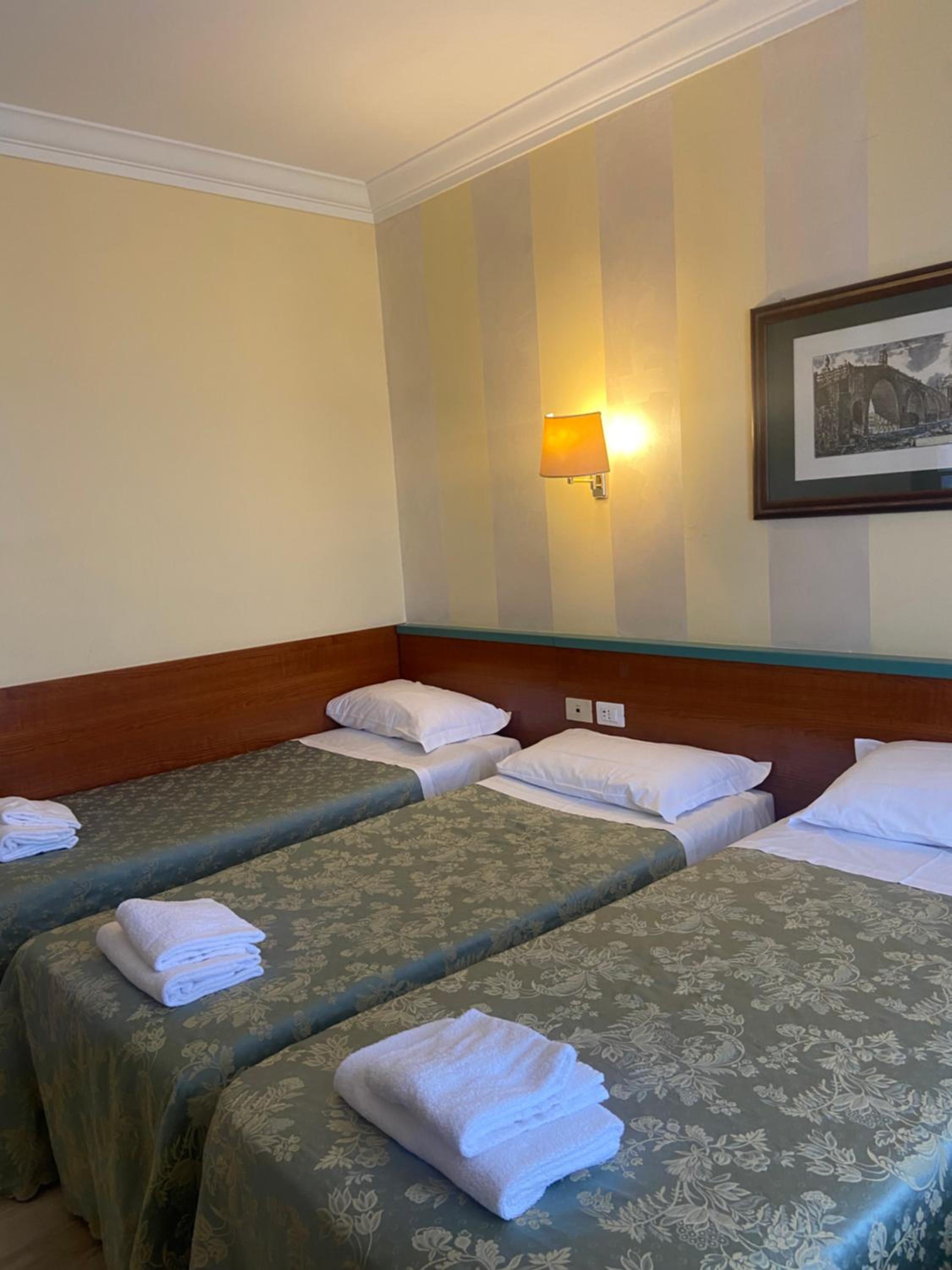 Quadruple Room with Balcony photo 3