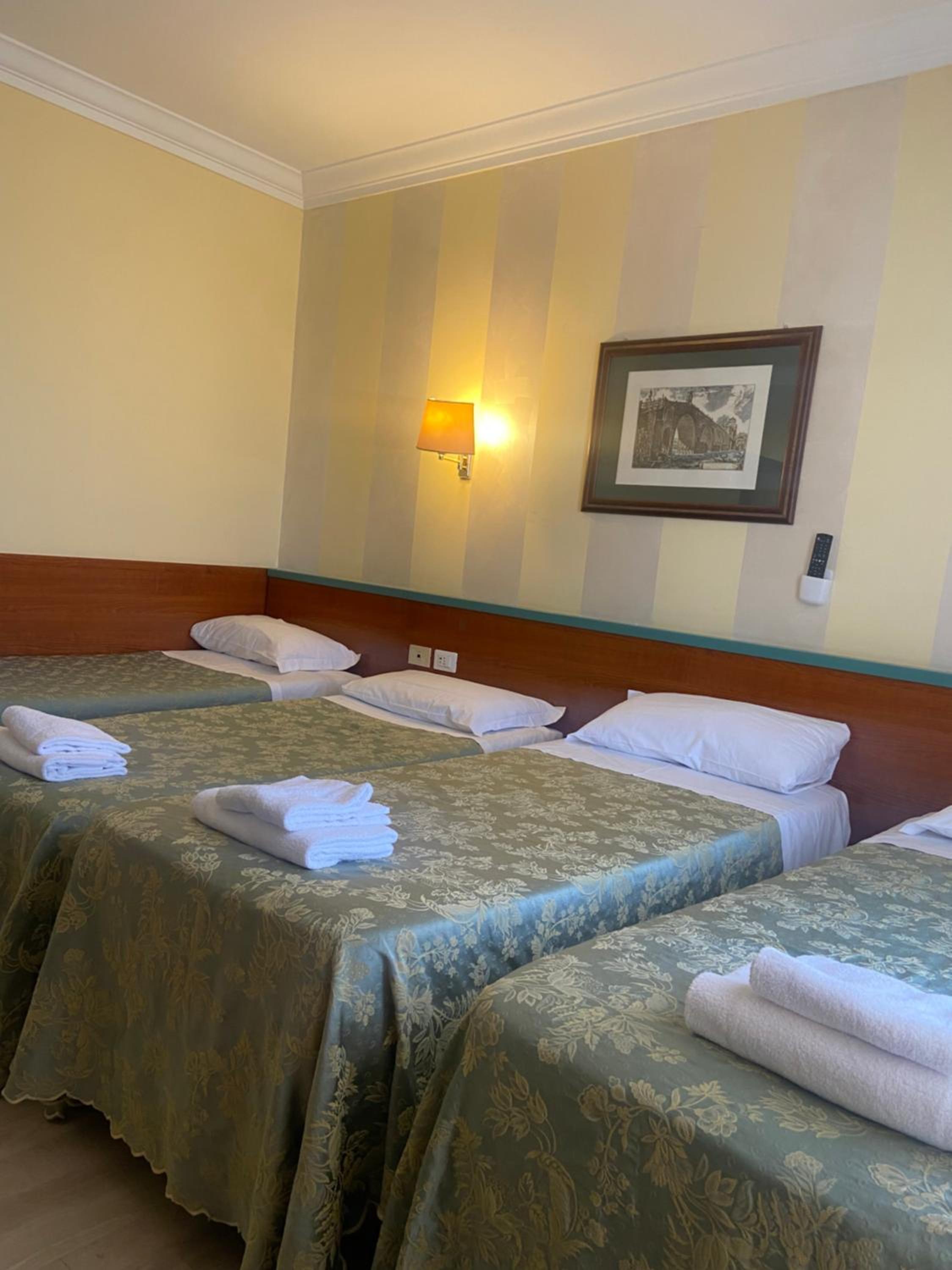 Quadruple Room with Balcony photo 2