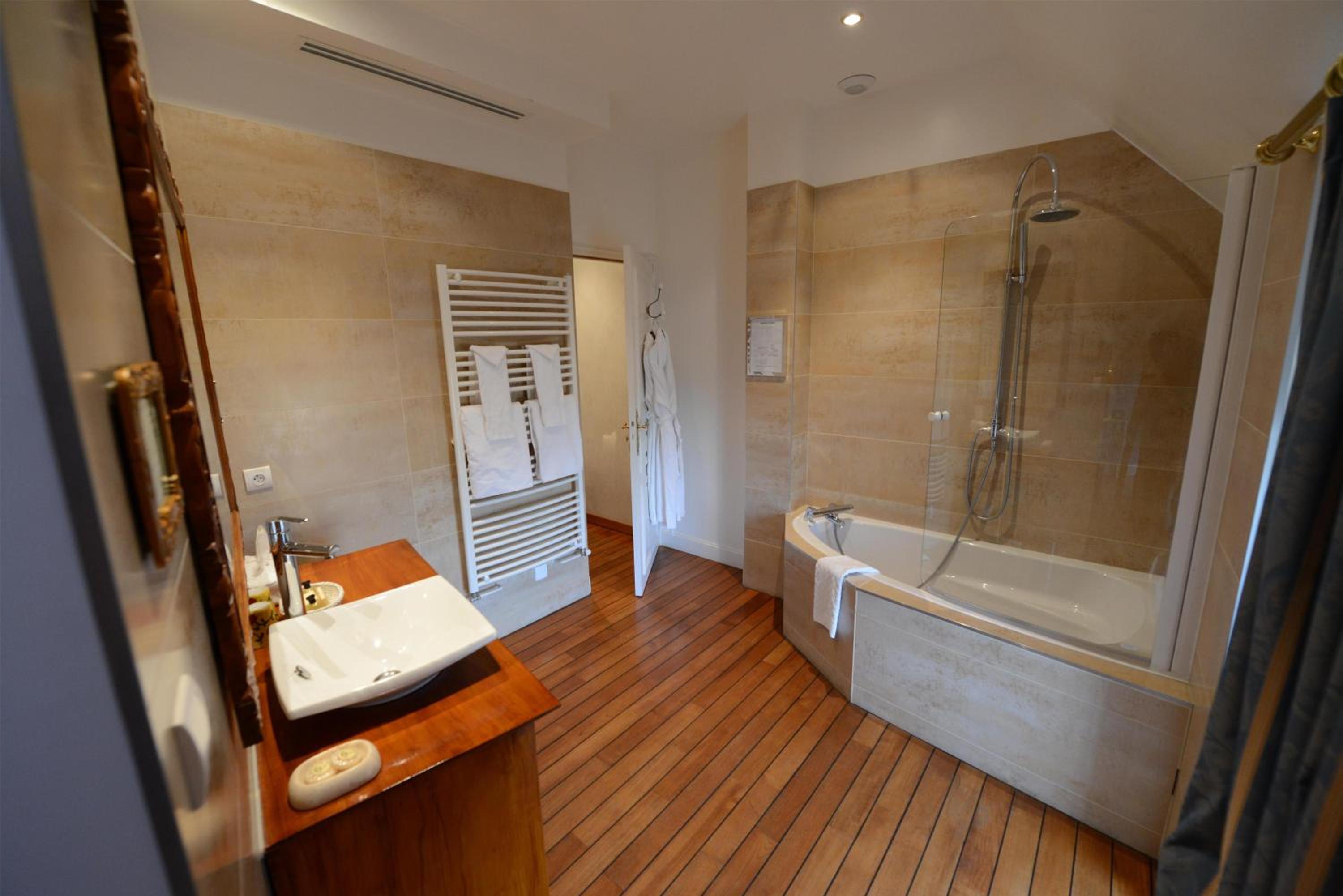 Superior King Room