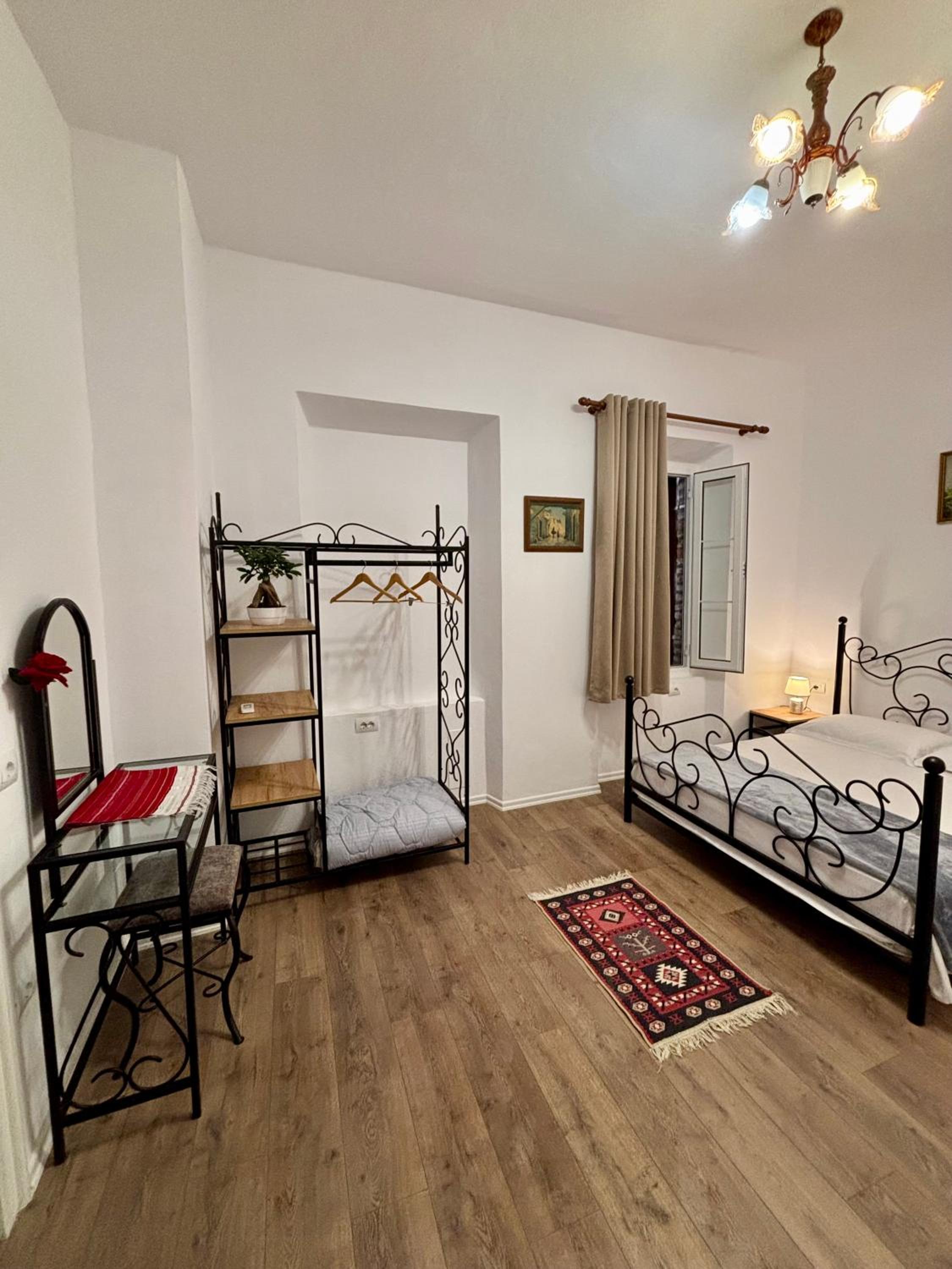 Large Double Room photo 3