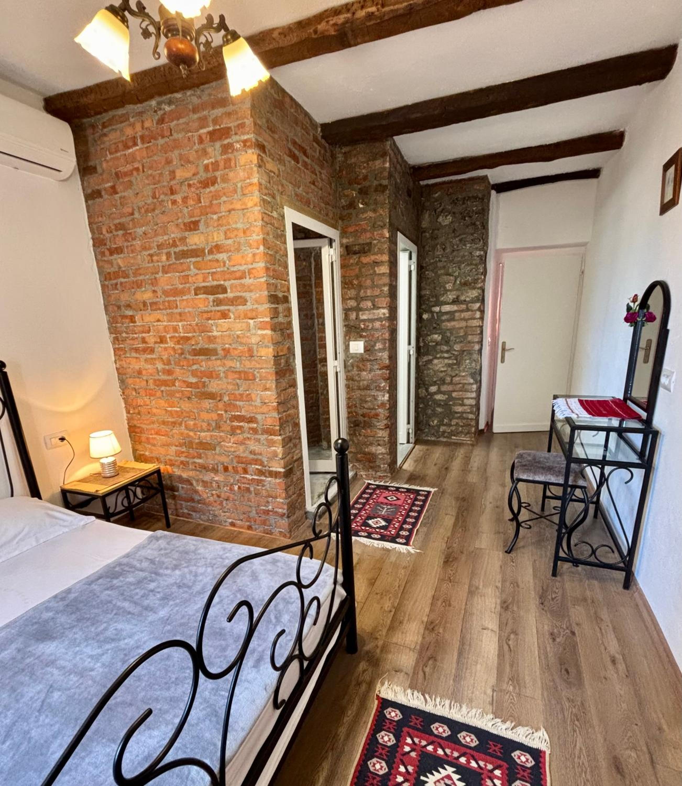 Deluxe Double Room with Shower photo 2