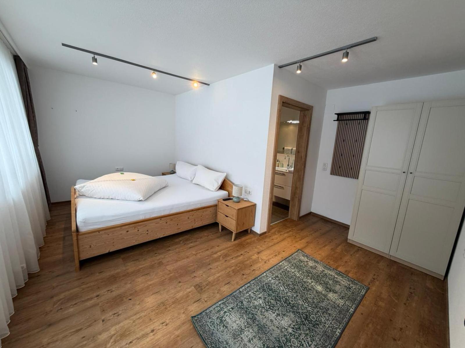 One-Bedroom Apartment with Terrace photo 1