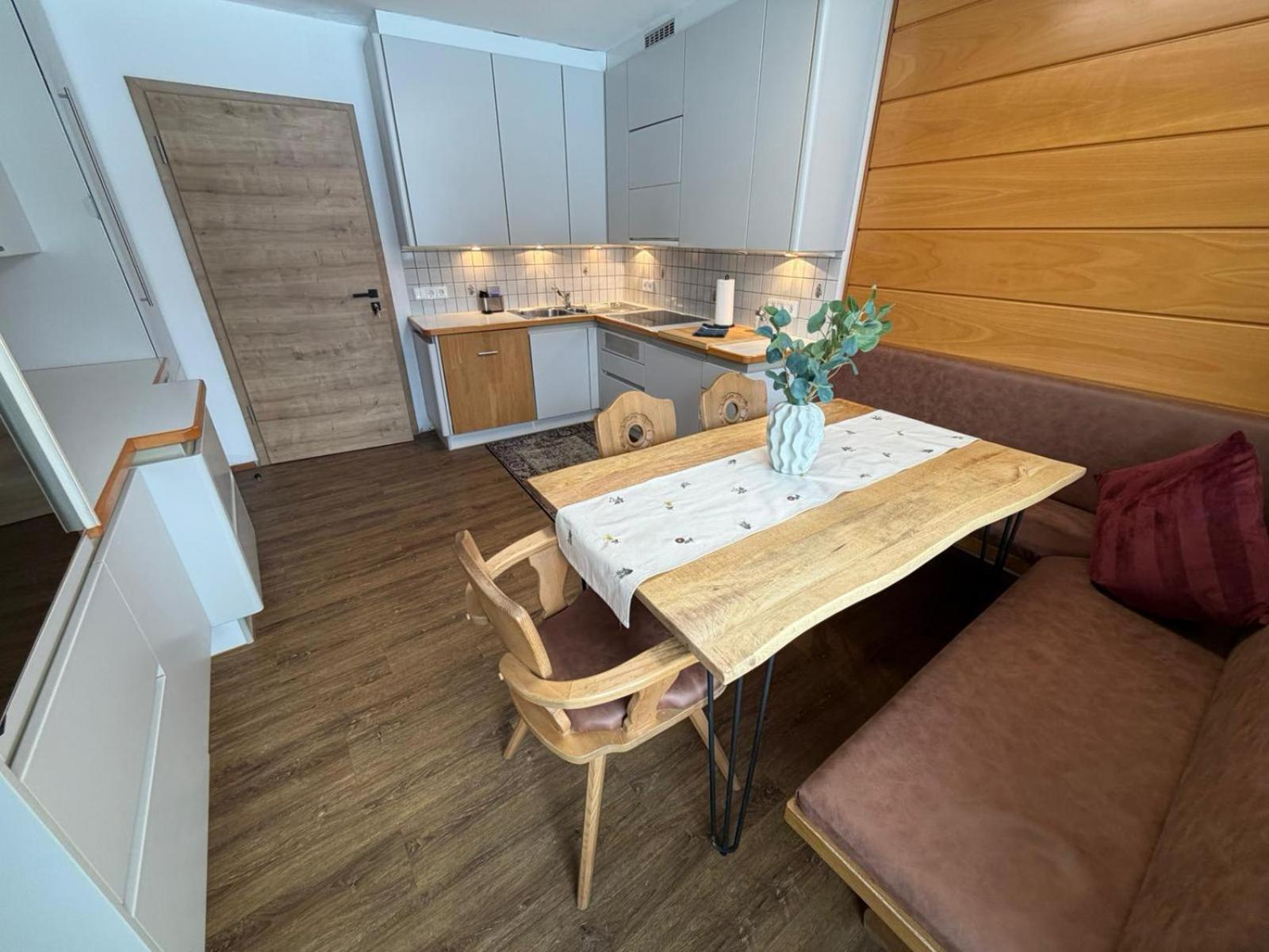 One-Bedroom Apartment with Terrace photo 3