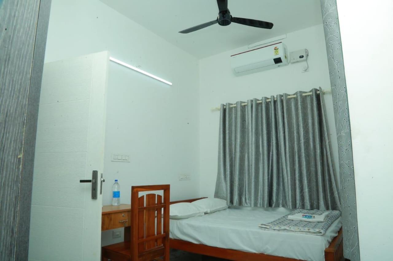 Double Room with Private Bathroom photo 2