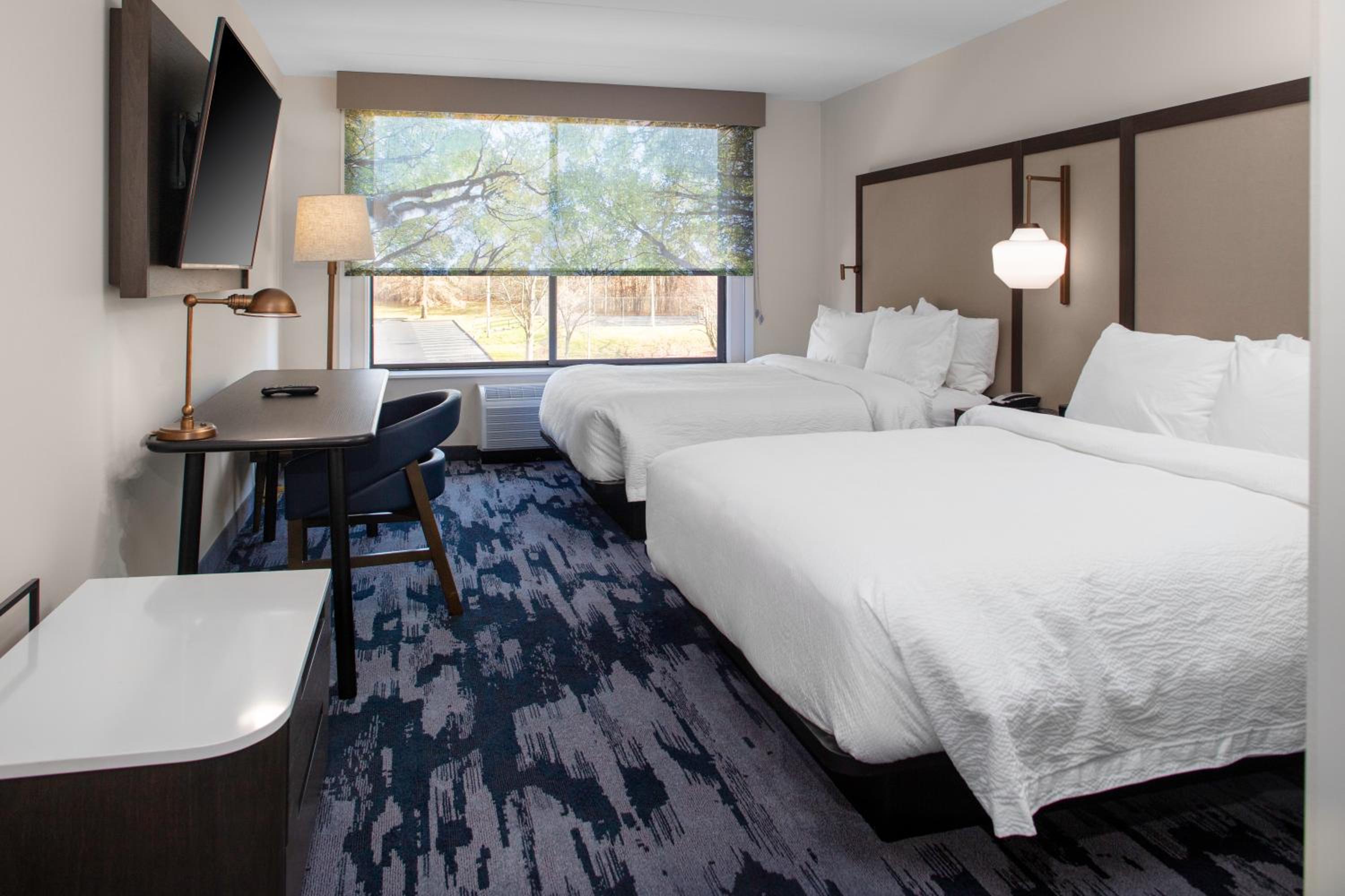 Large Queen Room with Two Queen Beds - Top Floor - Mobility and Hearing Accessible with Tub - Photo 2