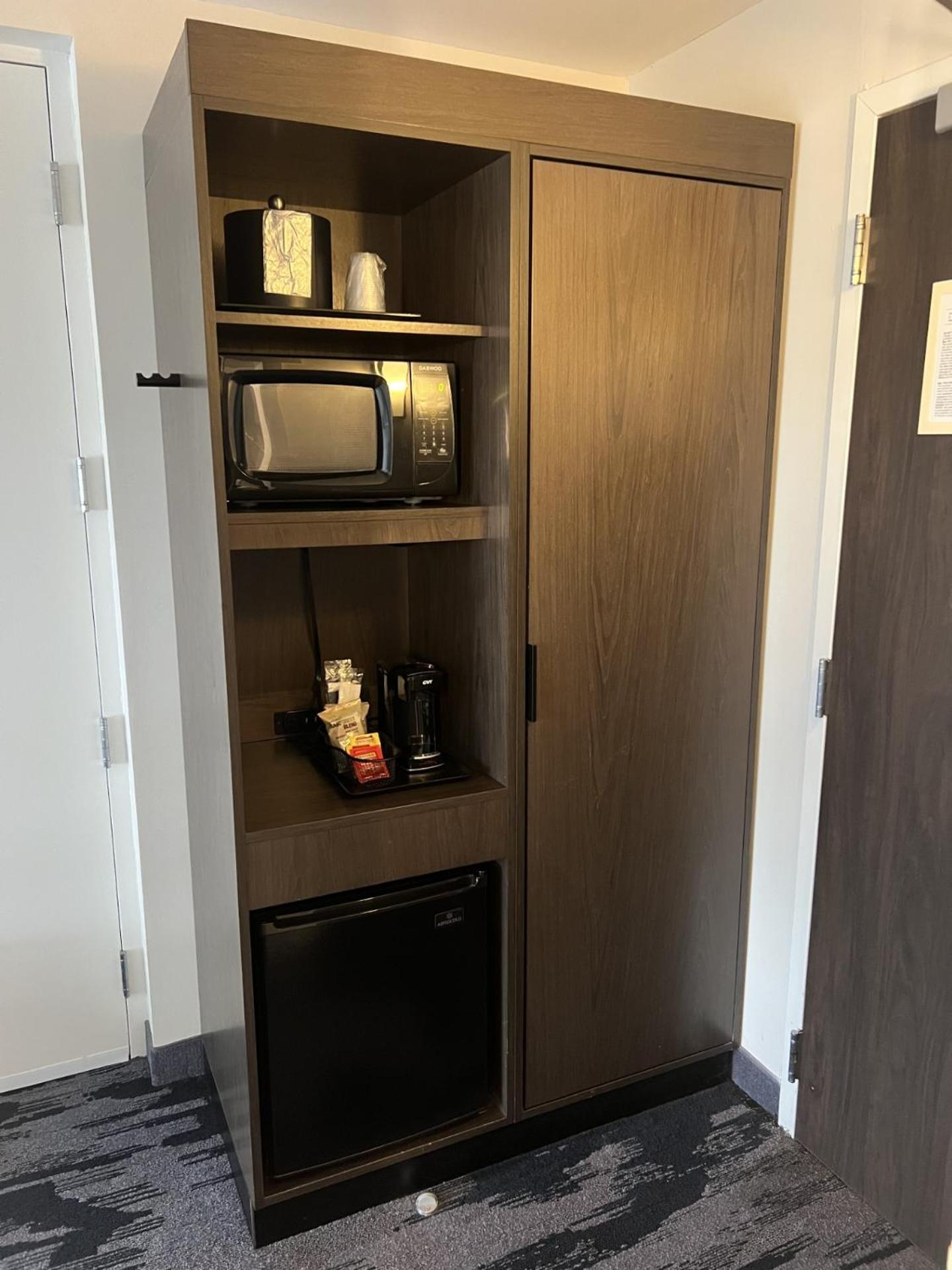 Large Queen Room with Two Queen Beds - Top Floor - Mobility and Hearing Accessible with Tub - Photo 3