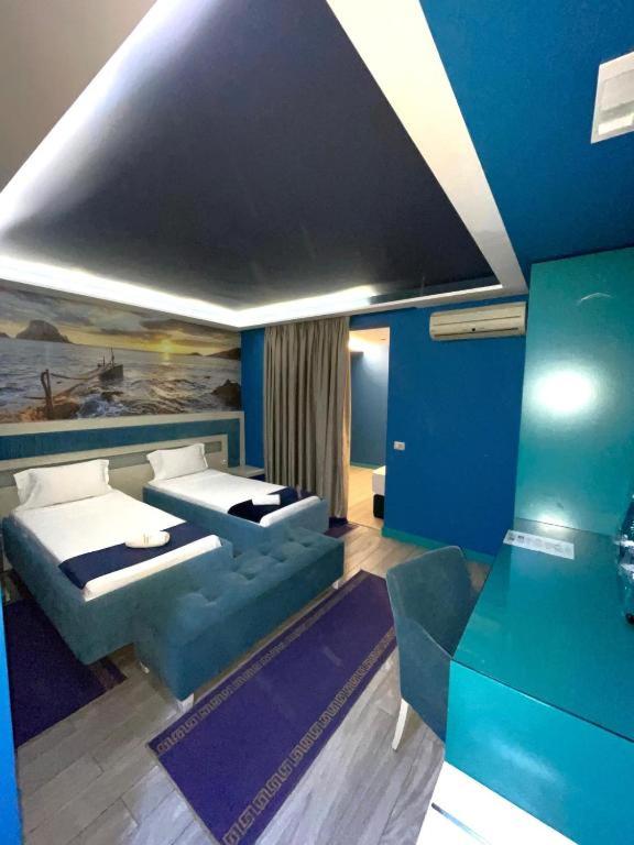 Quadruple Room with Private Bathroom