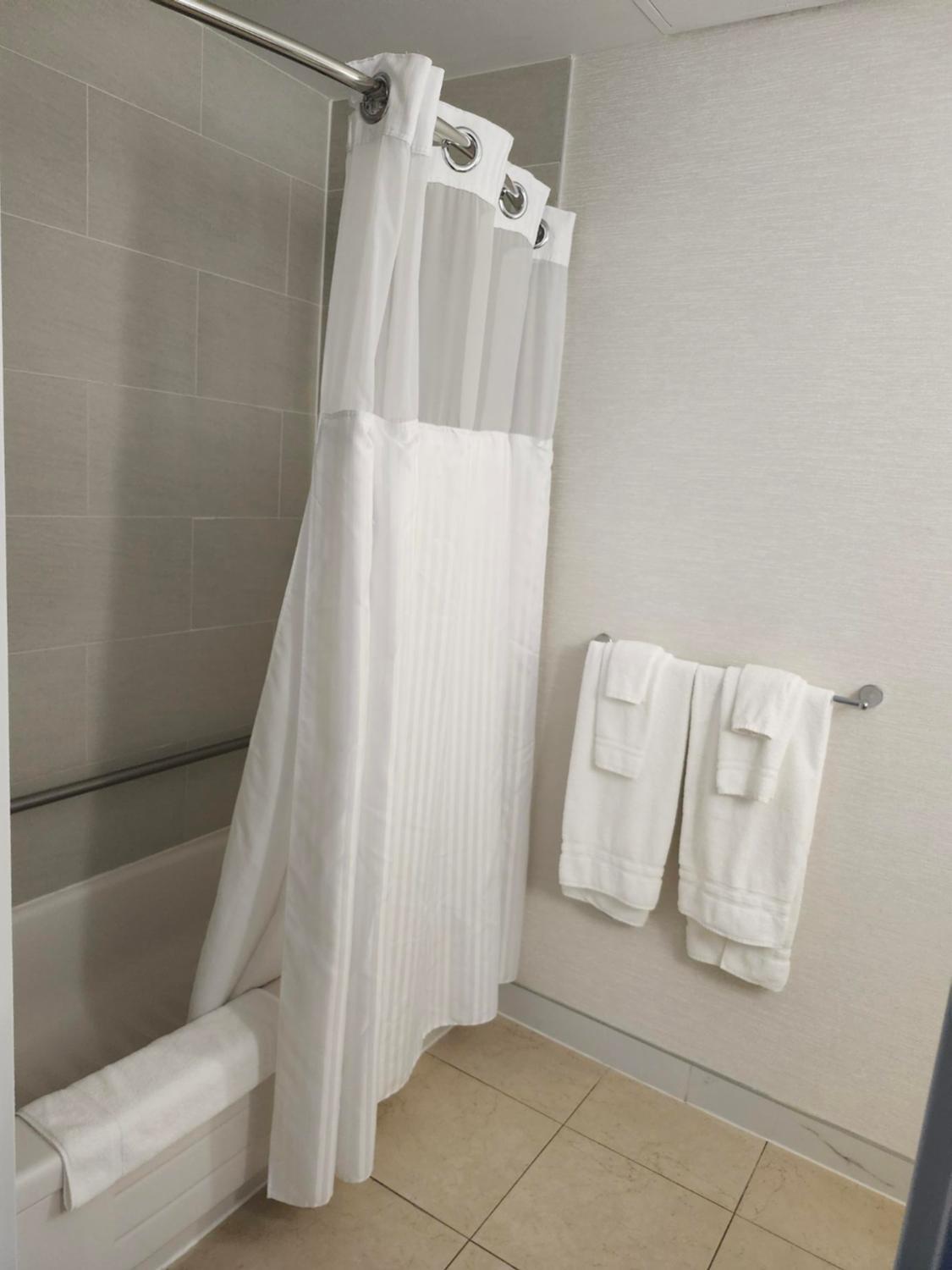Queen Room - Disability Access photo 3