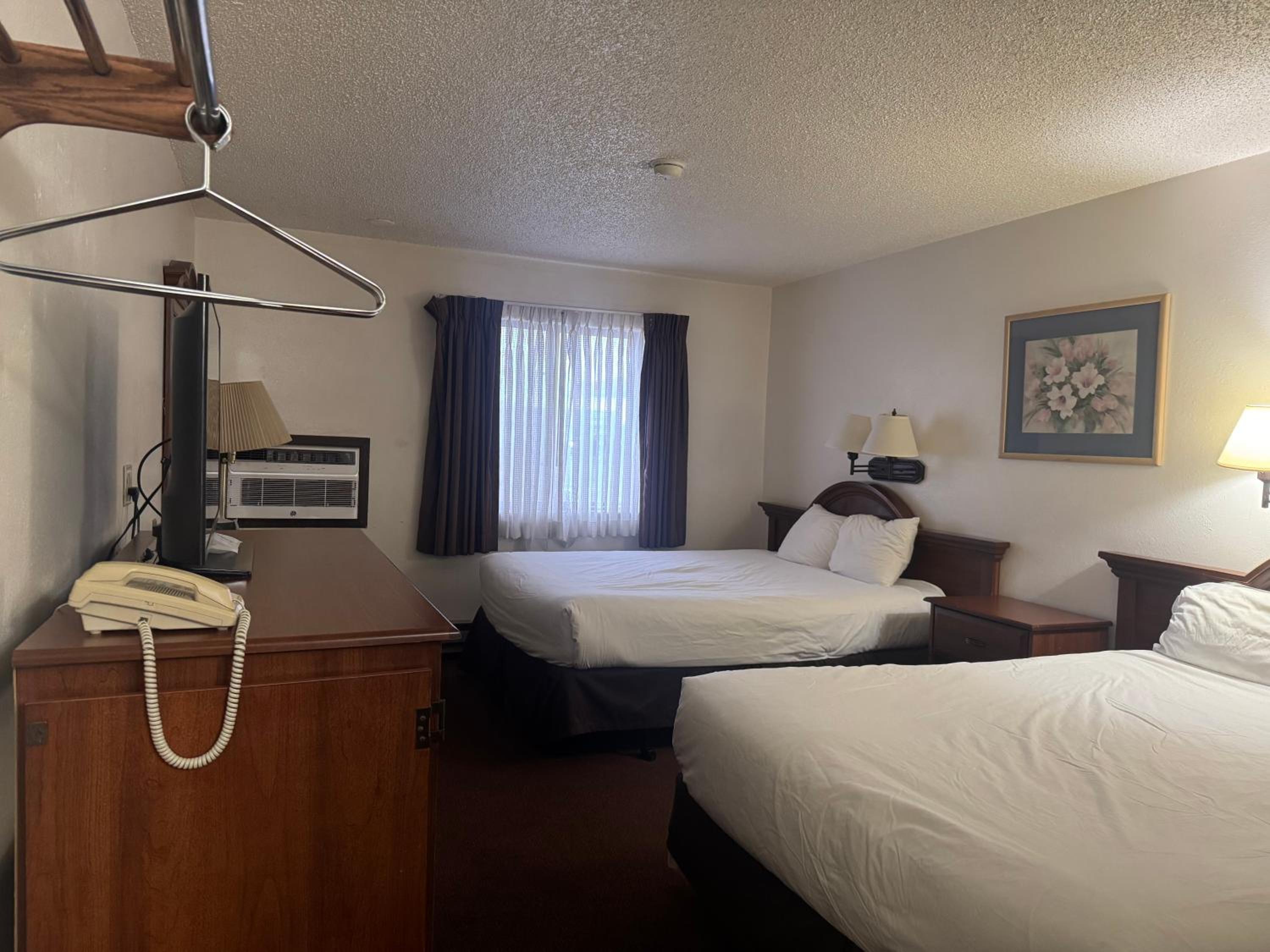 2 Queen Beds Non-Smoking - Photo 3