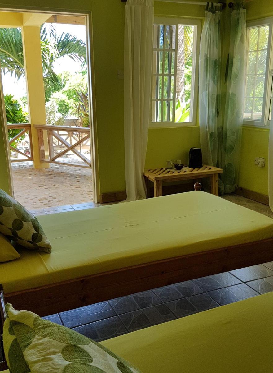 Room with 2 single beds, Terrace and Sea view photo 2