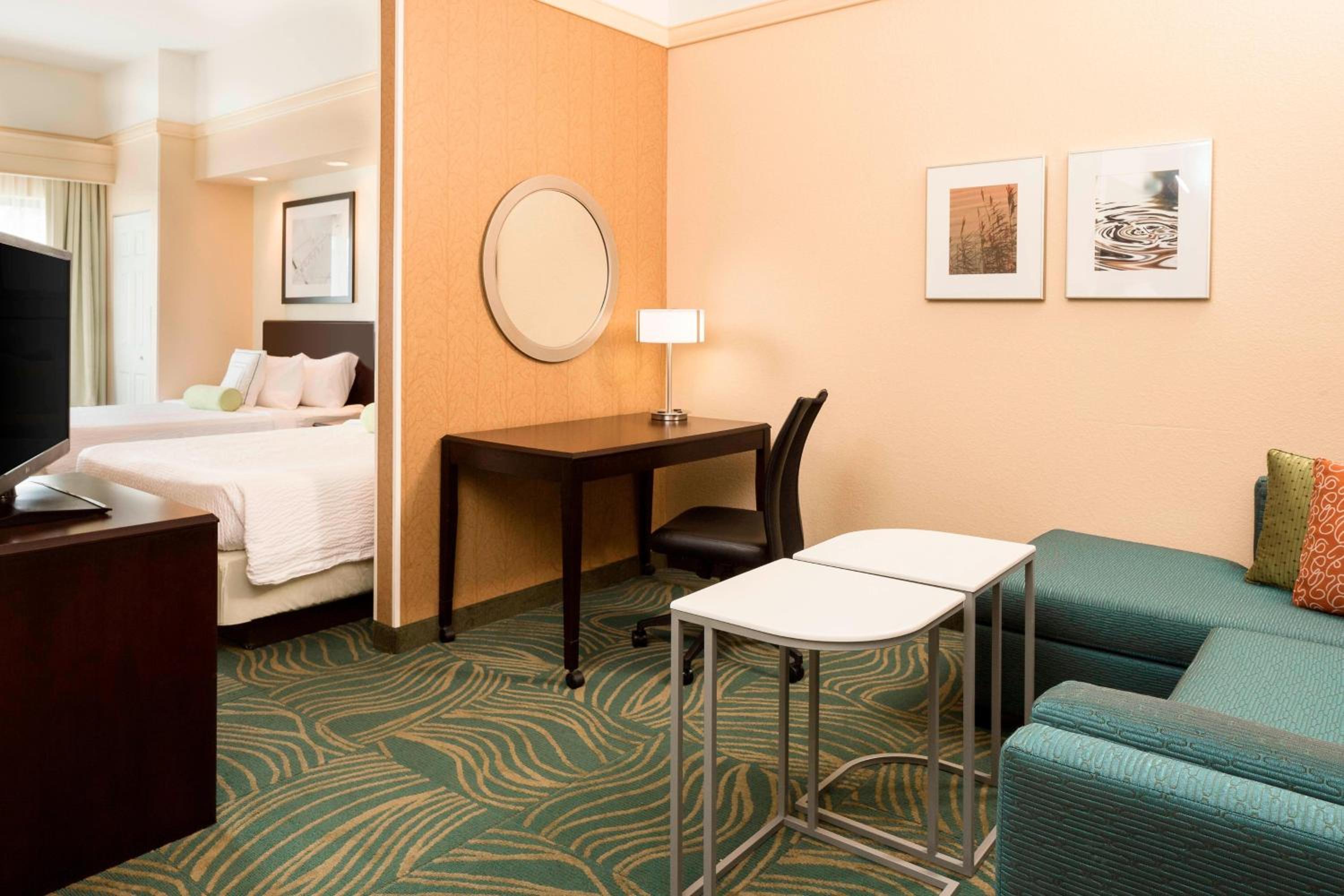 Queen Suite with Two Queen Beds and Sofa Bed - Photo 10