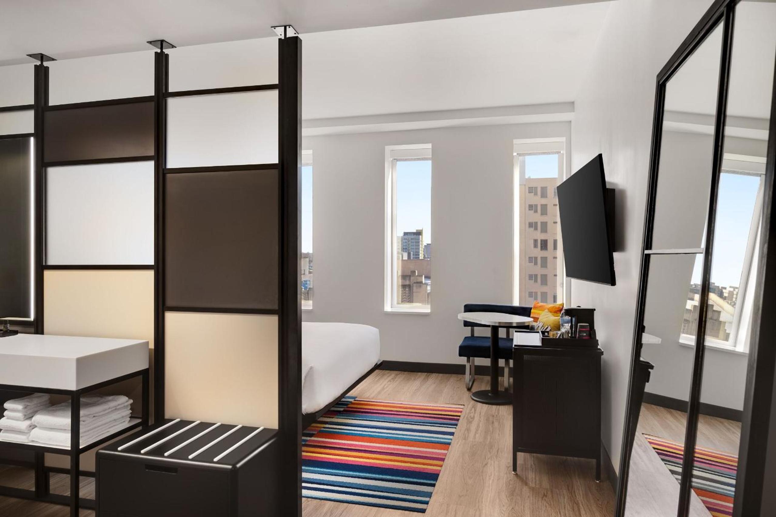 King Room with City View - Hearing Accessible - Photo 2