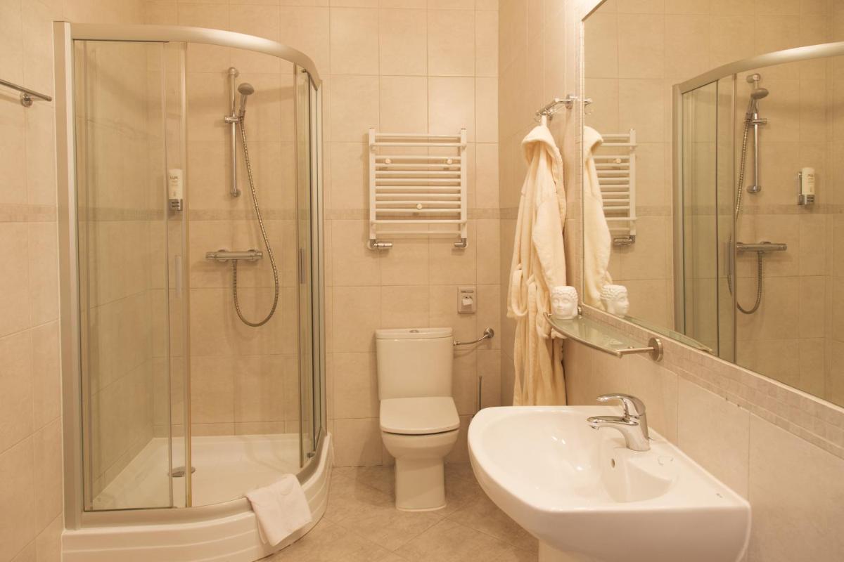 Standard Double or Twin Room - Photo 15