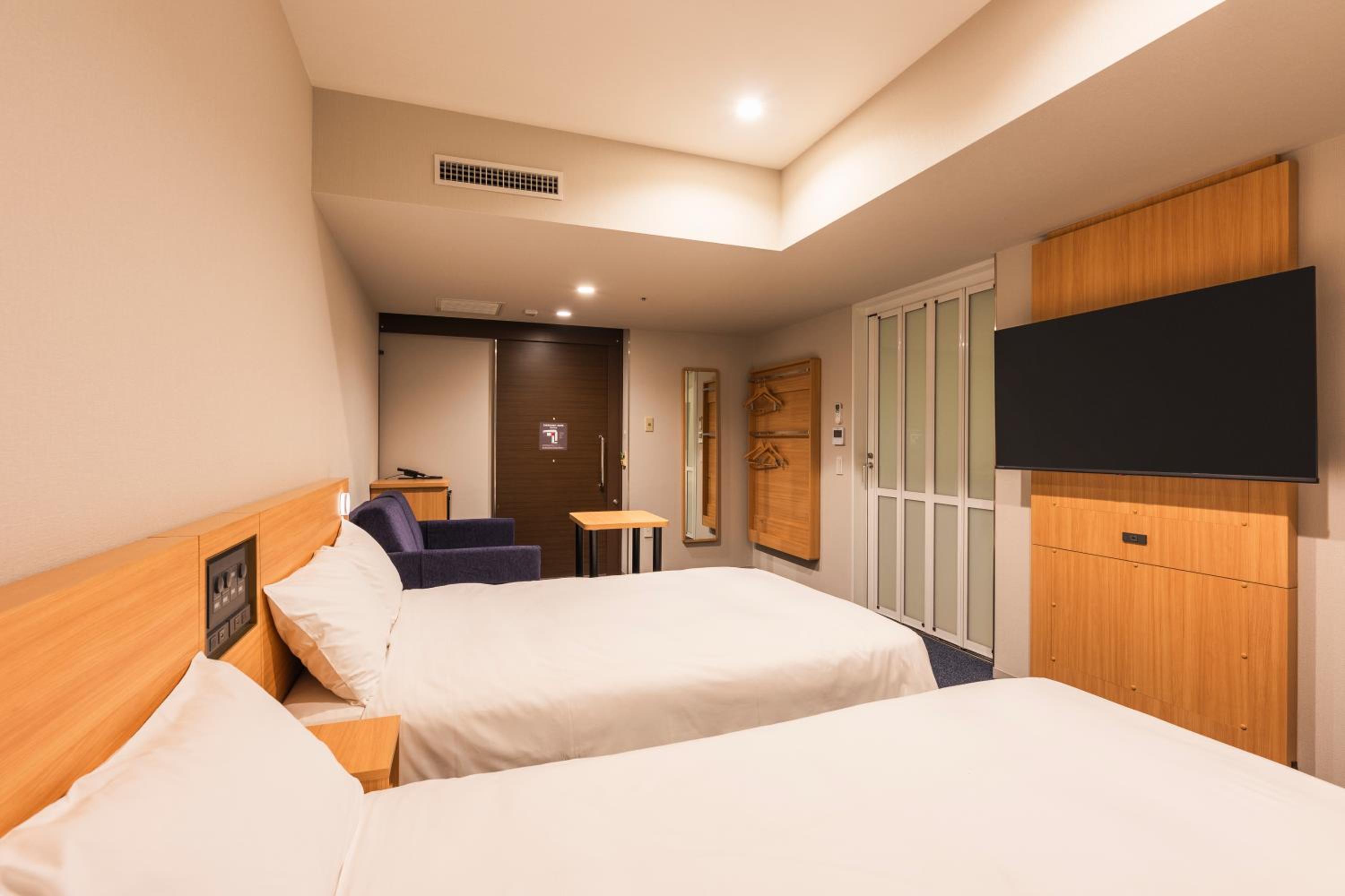 Universal Twin Room - Non-Smoking photo 2