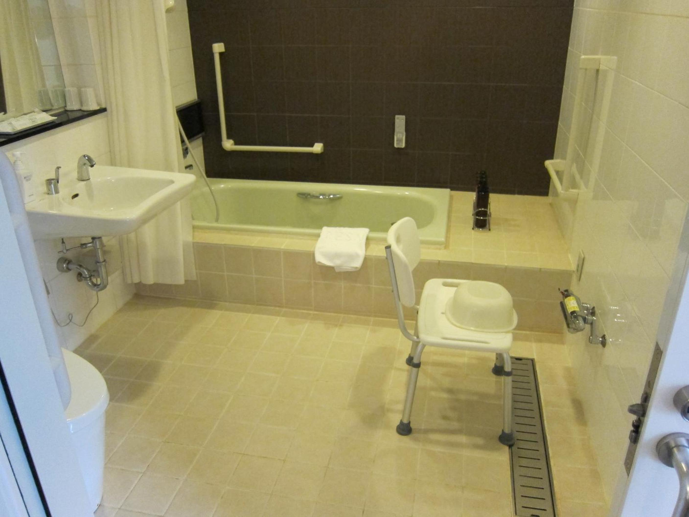 Universal Twin Room - Non-Smoking photo 3