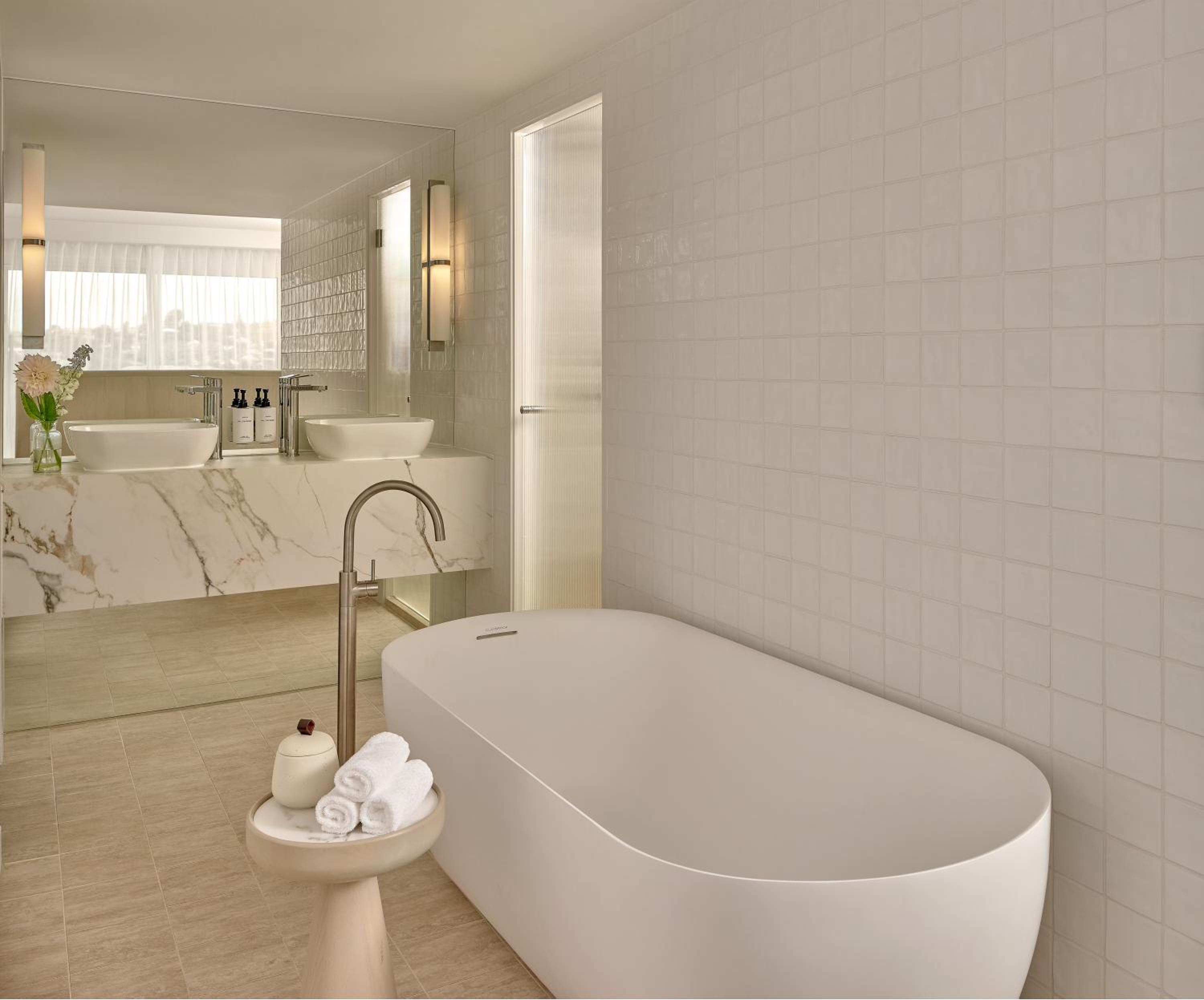 King Suite with Ocean Front - Club Lounge Access
