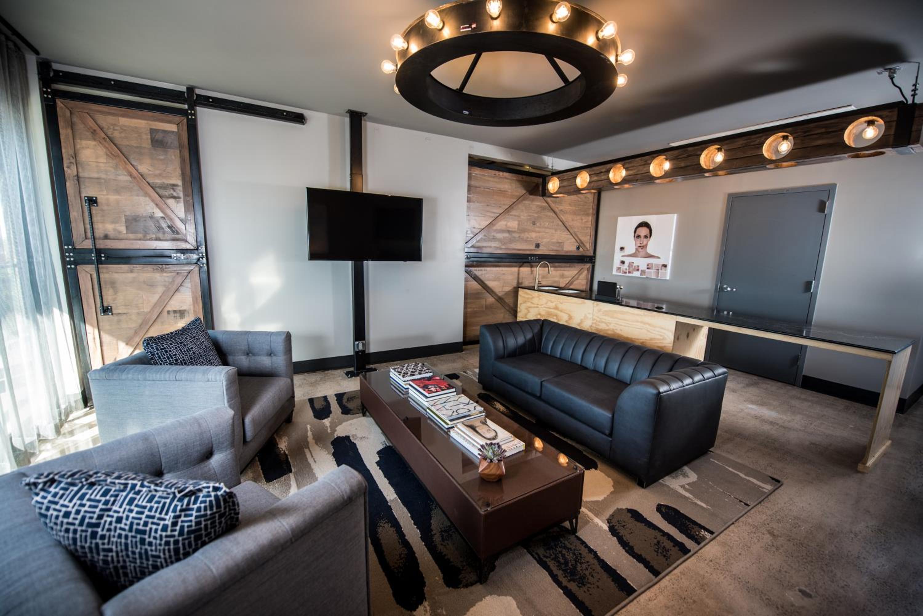 Suite with Balcony - Photo 16