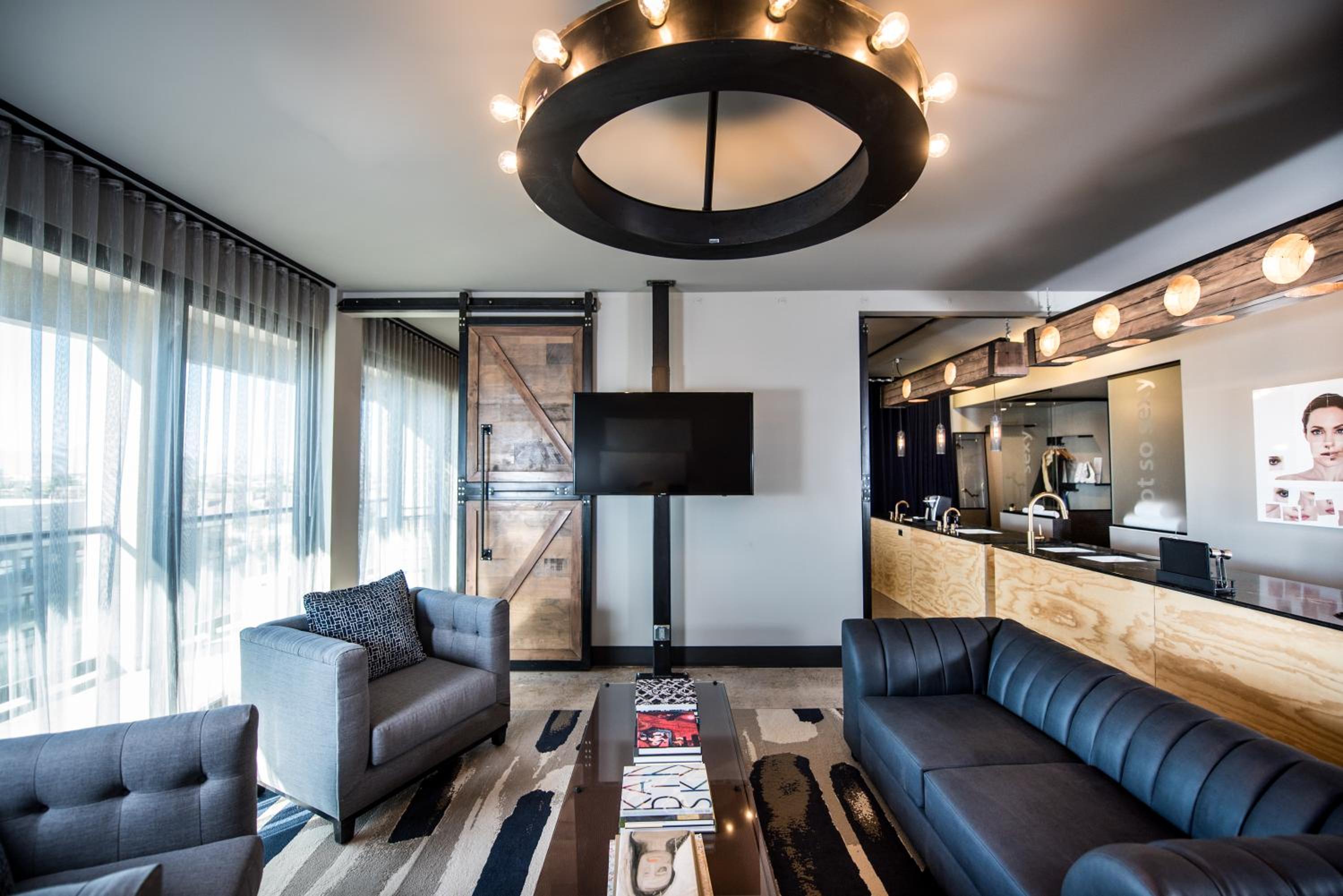 Suite with Balcony - Photo 15