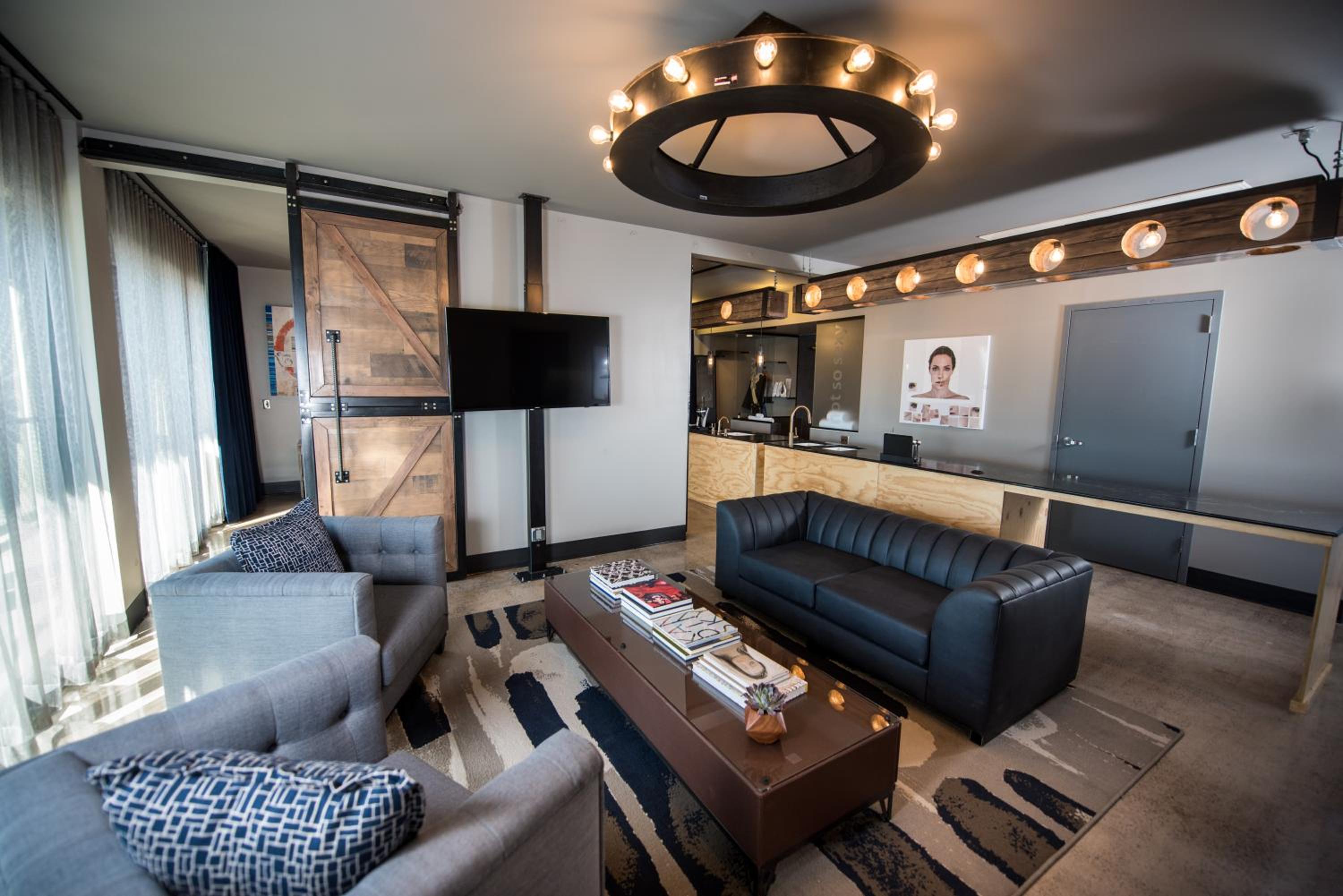 Suite with Balcony - Photo 4
