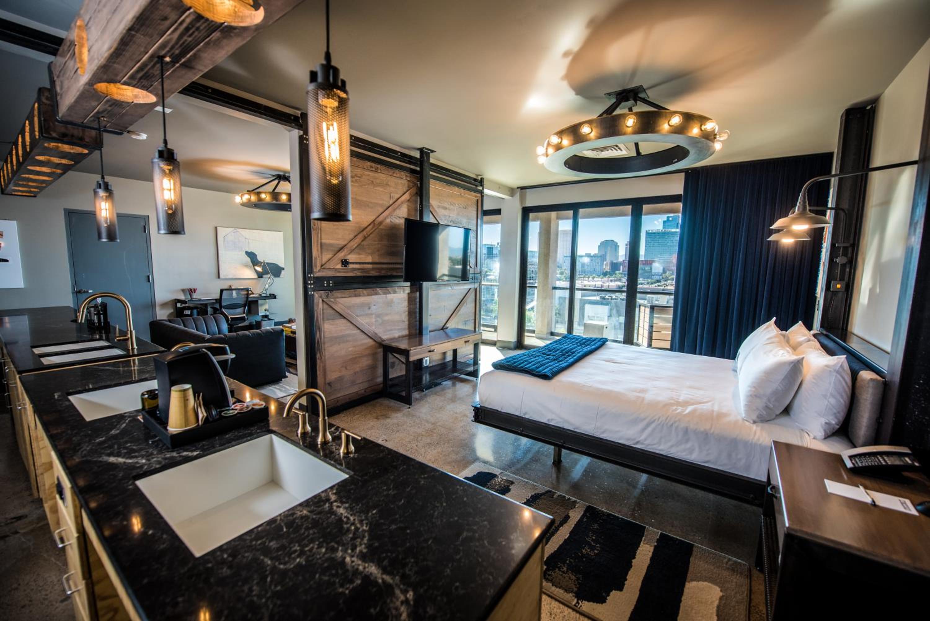 Suite with Balcony - Photo 1