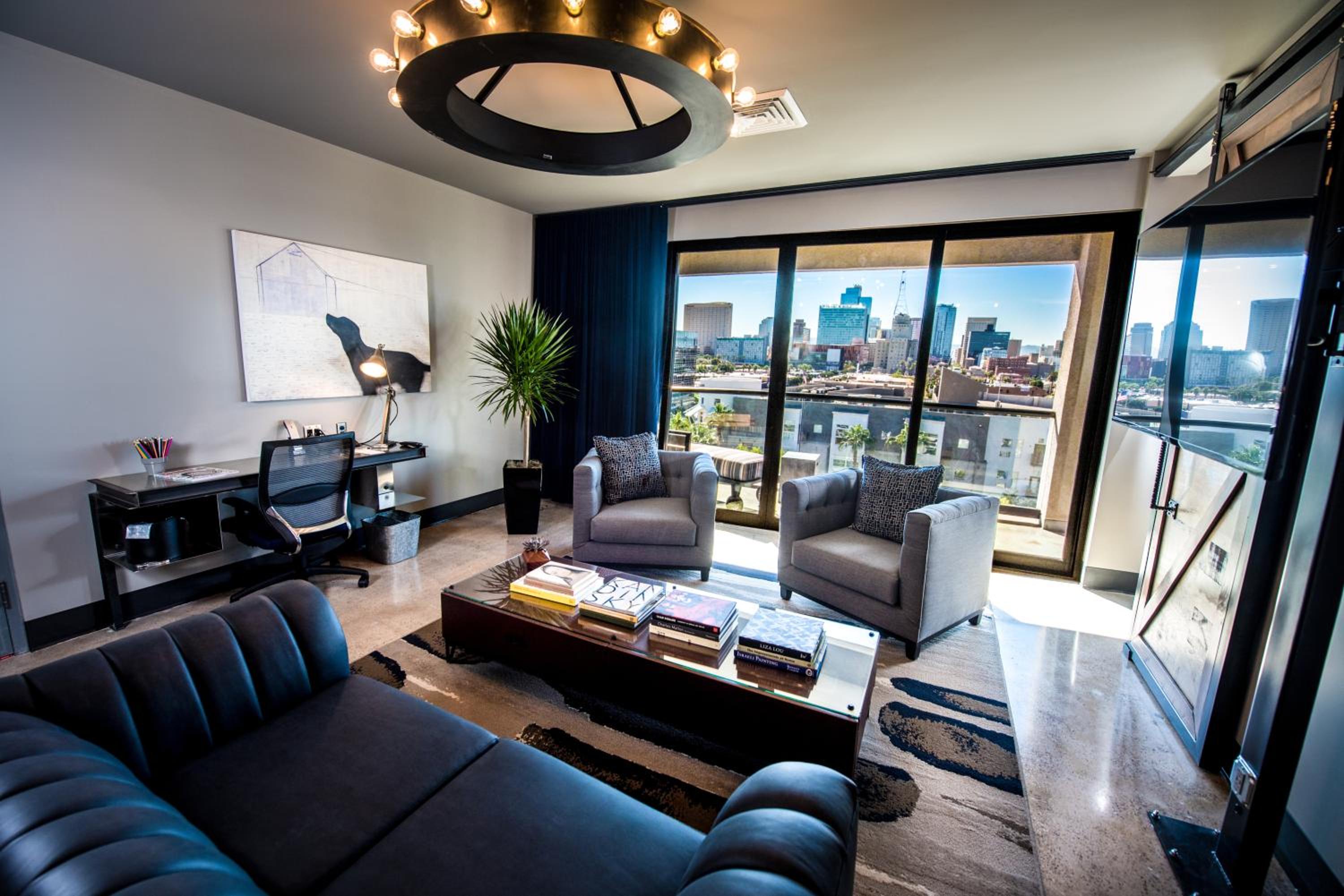 Suite with Balcony - Photo 3