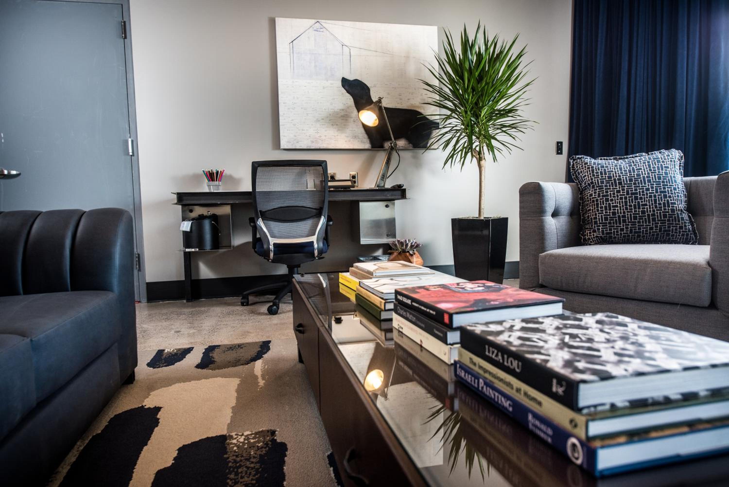 Suite with Balcony - Photo 8