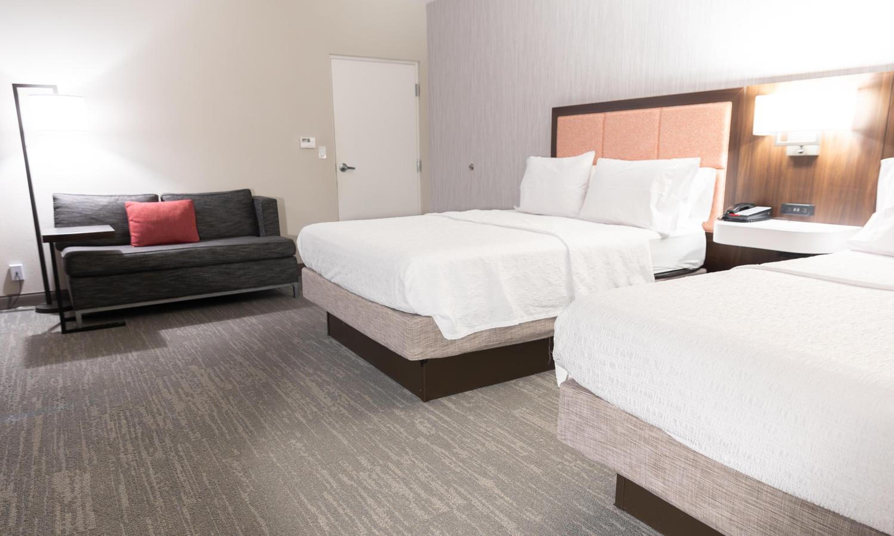 Queen Suite with Sofa Bed - Non-Smoking - Photo 1