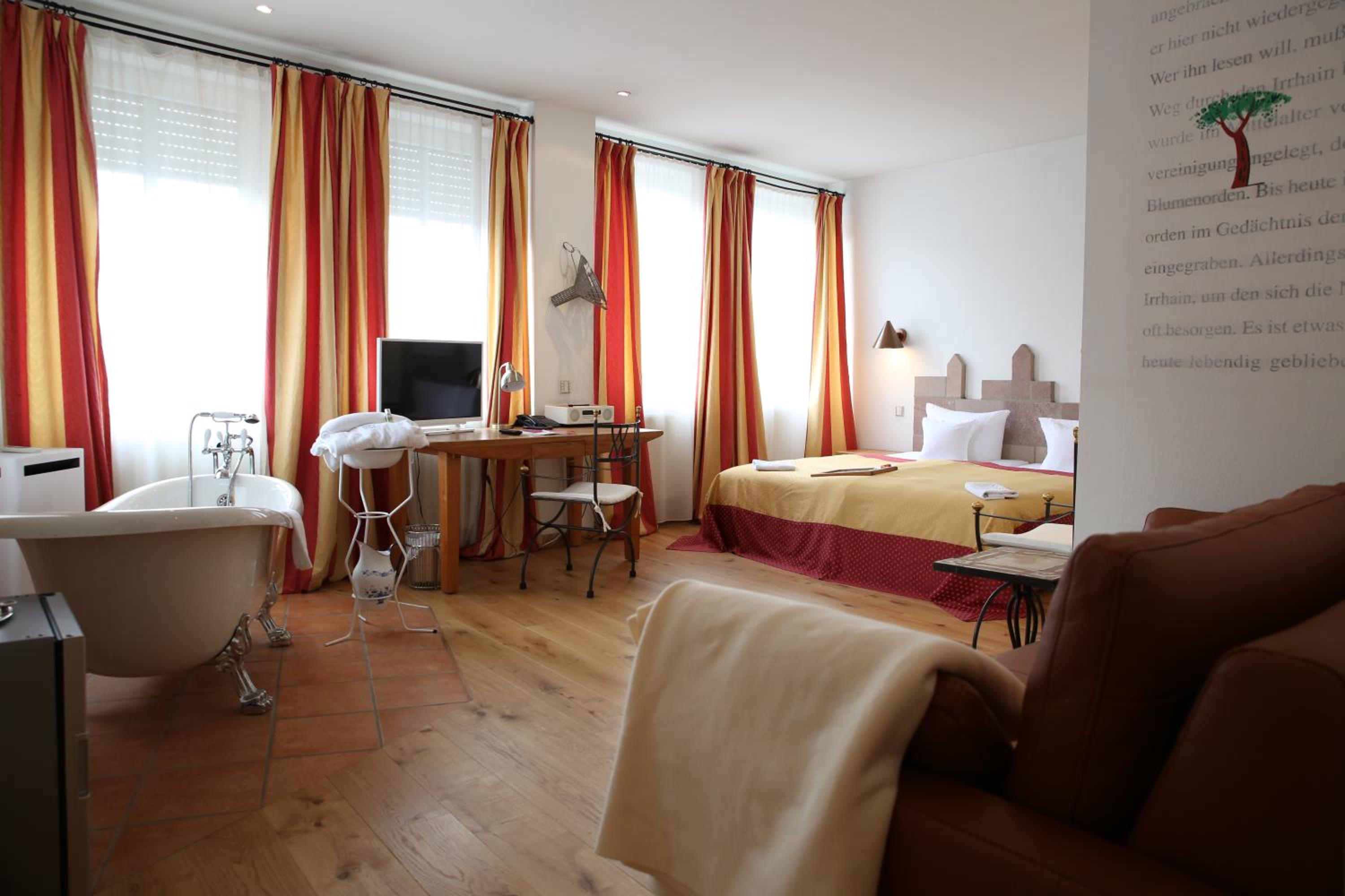 Junior Suite (2 Adults) - Photo 13