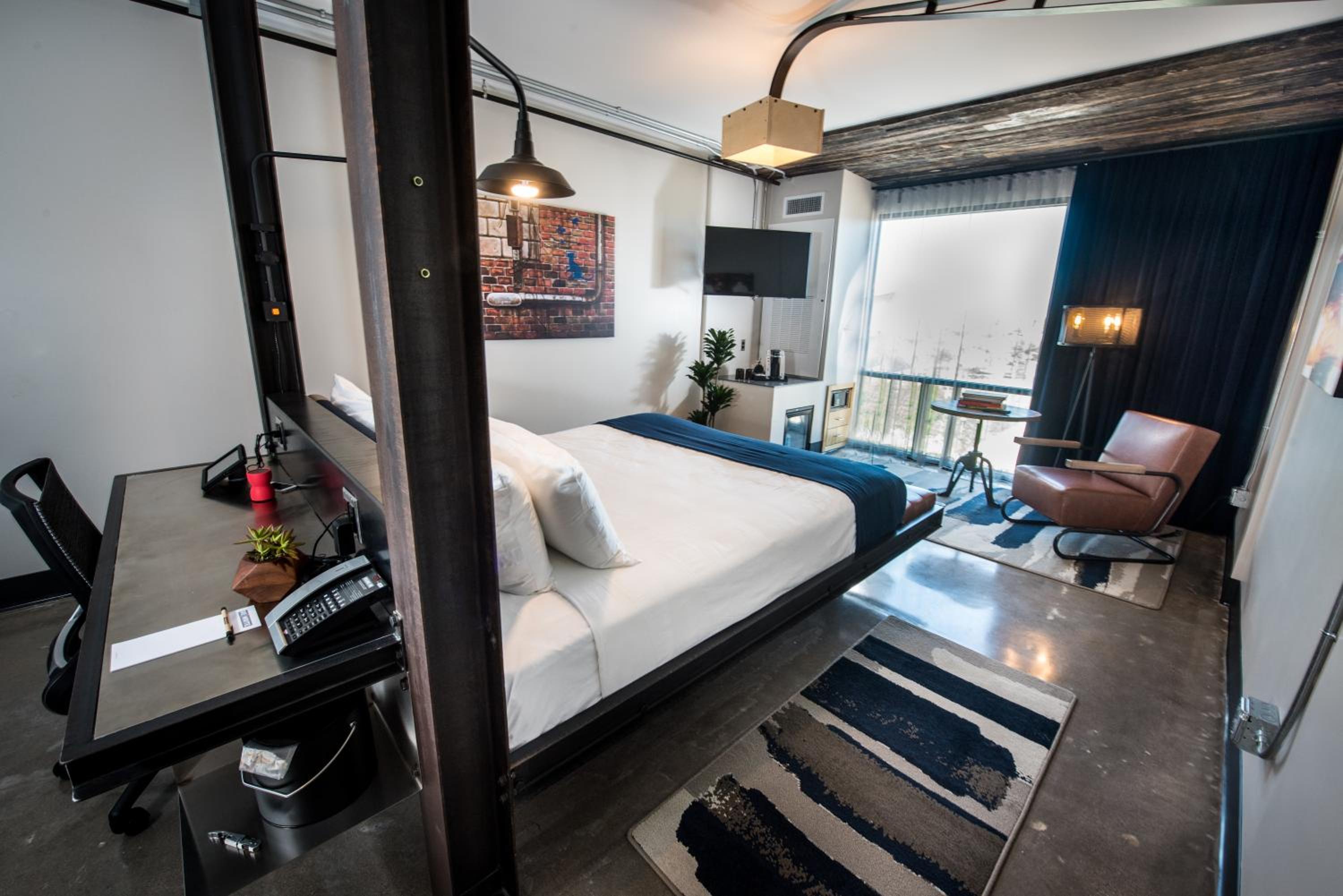 Standard King Room - Photo 2