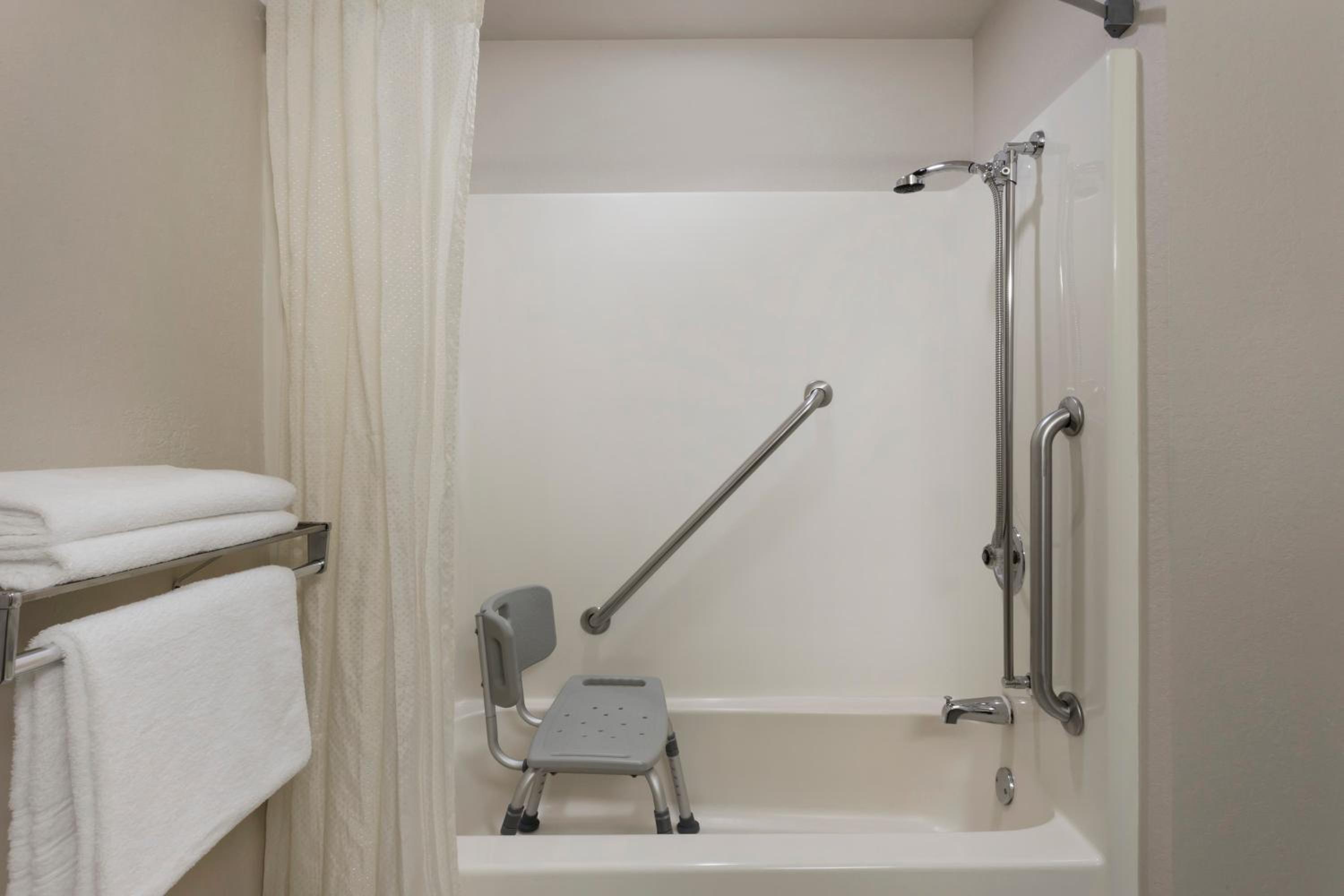 Queen Room - Mobility Access/Non-Smoking - Photo 2