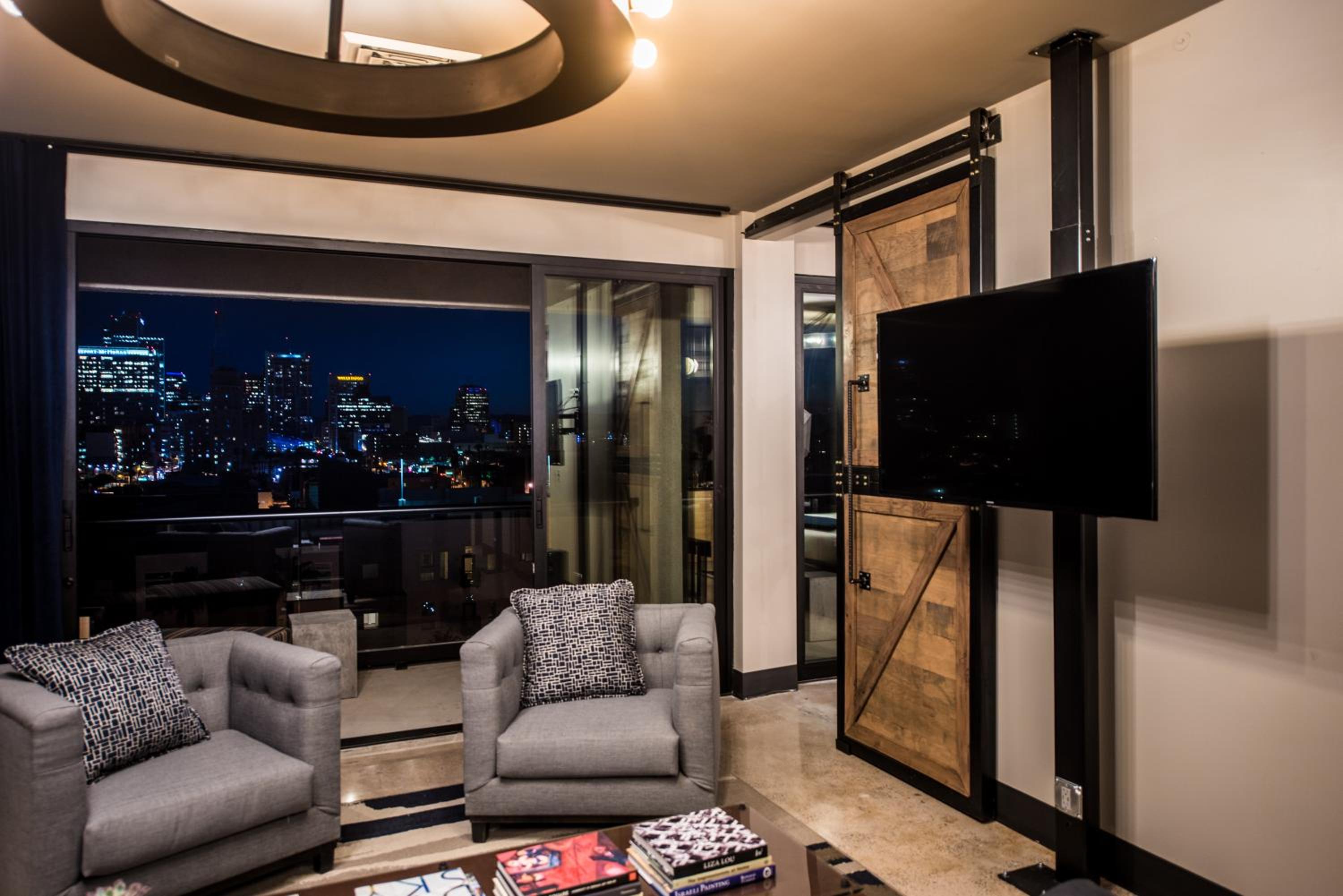 Suite with Balcony - Photo 7